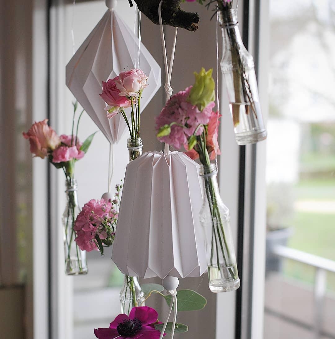 Blumenvorhang. So schnell und einfach gemacht!
#skandistyle #couchliebt #flowers #diy