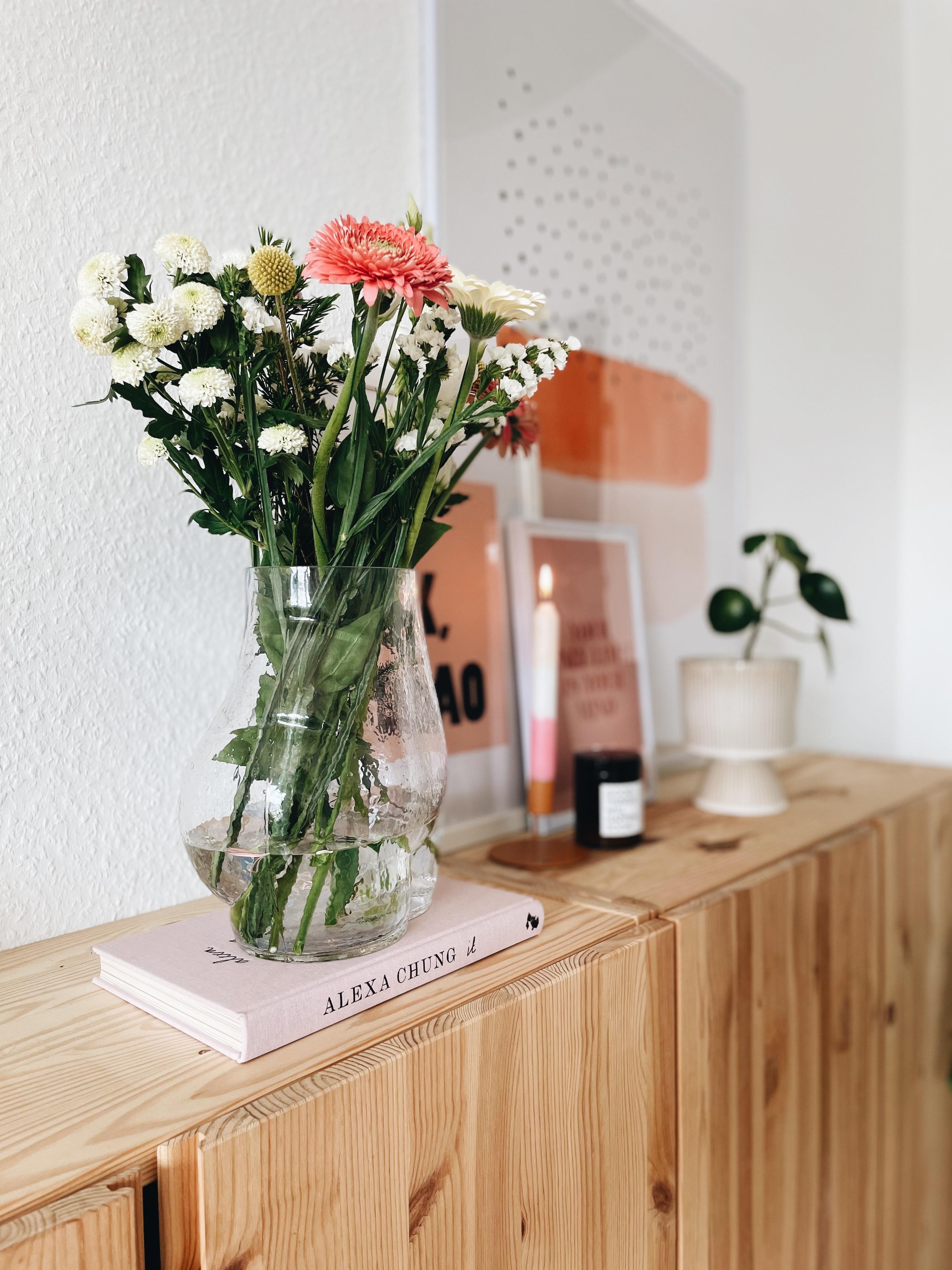 Bootilicious 💐🍑
#freshflowerfriday #blumenliebe #vase #dekoration #frühlingsgefühle #couchstyle 