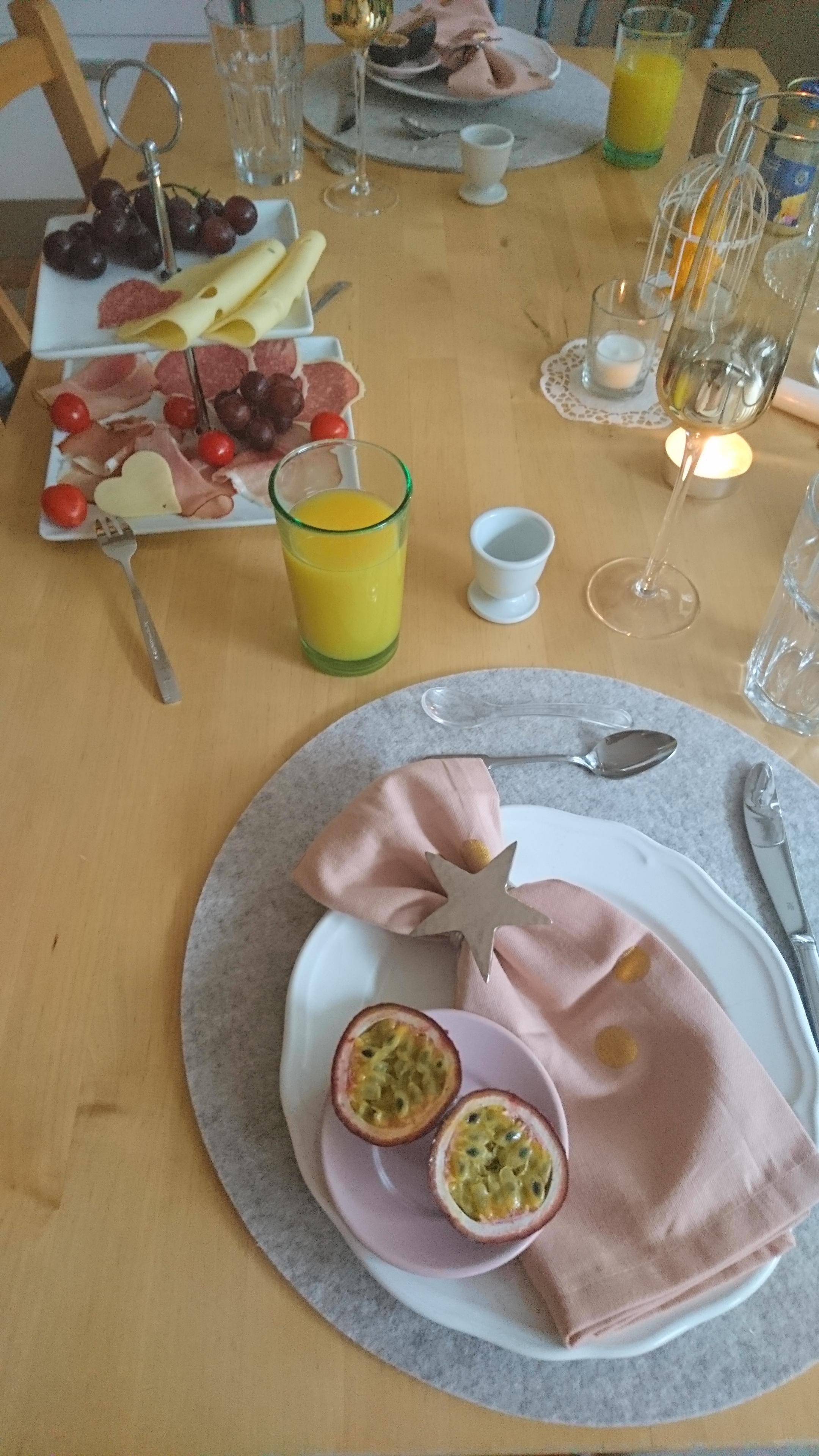 Breakfasts...they taste the best in nice company ☕ 

#foodchallenge #frühstückstisch