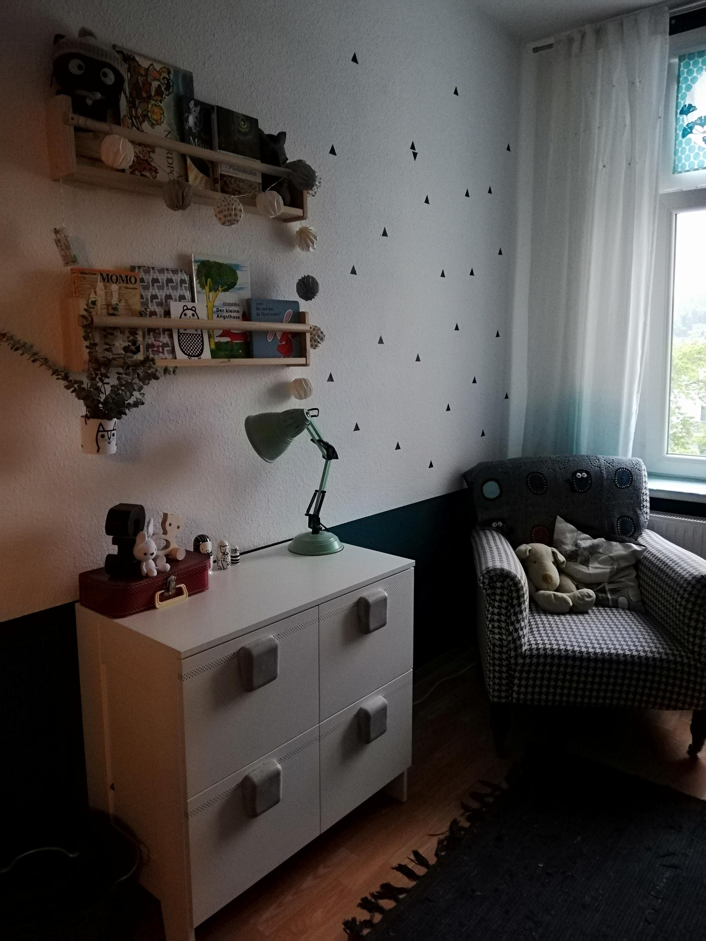Bridas Zimmer
#Caro-Sessel #Märchenecke #Tröste-Ecke #DIY-Betongriffe #DIY-Farbverlaufvorhänge