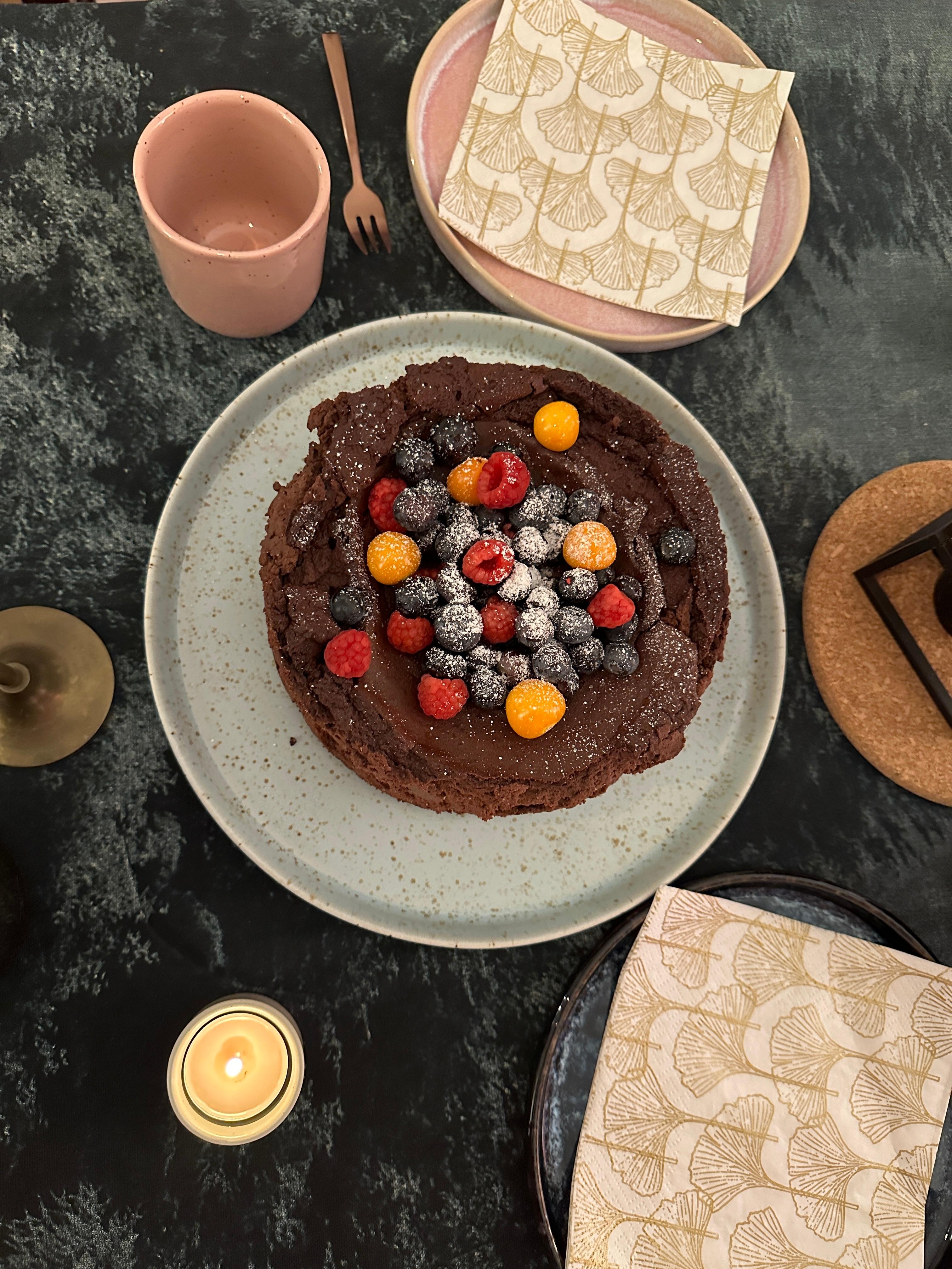 Brownie-Cheesecake, den muss ich wieder machen 😊

#geschirr #esstisch #tischtuch #tableware #gemütlich #cozy