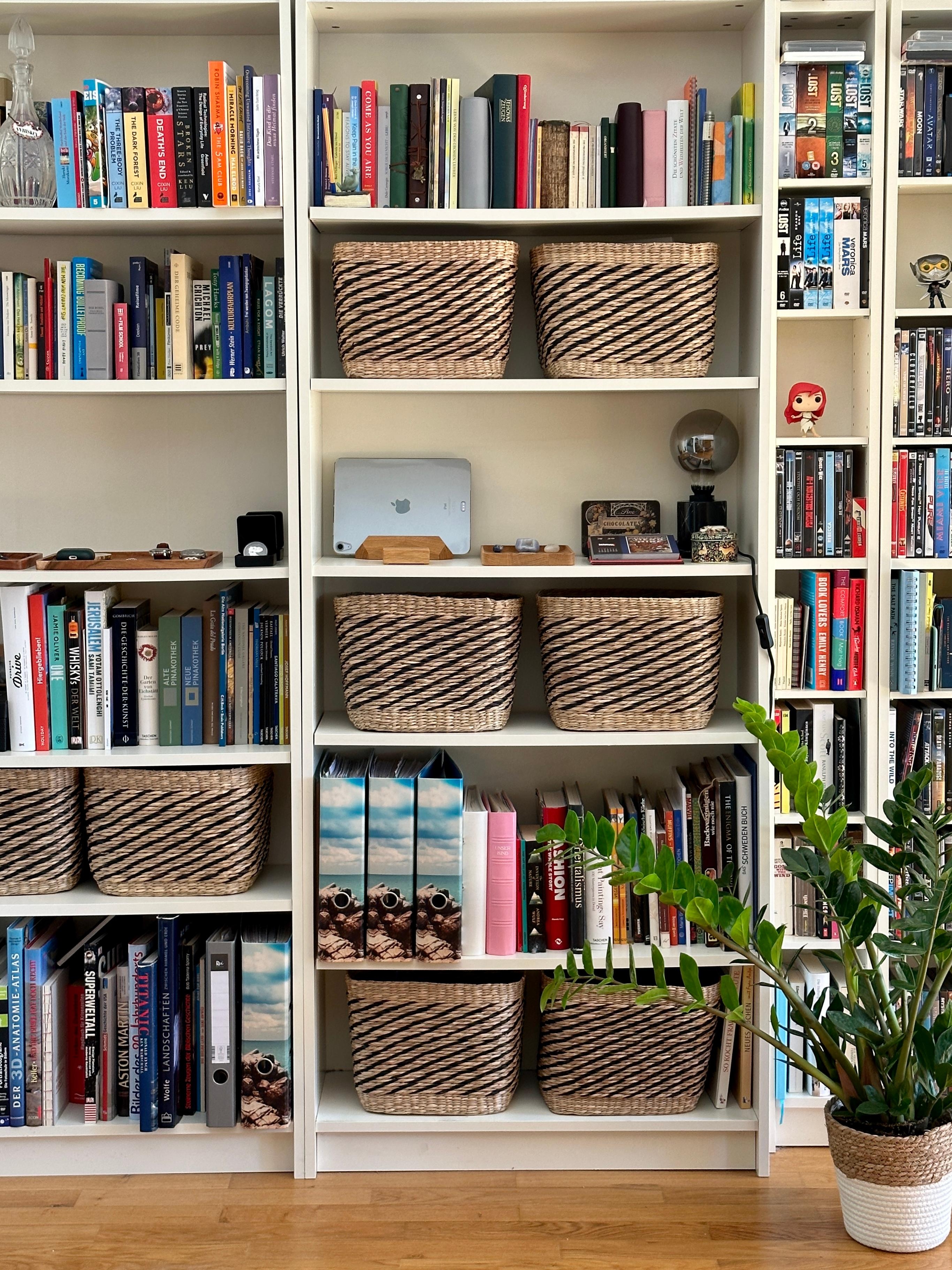 Bücherliebe 🤎
#wohnzimmer #couchstyle #couchliebt #kleinewohnung #bücherregal #dachgeschoss