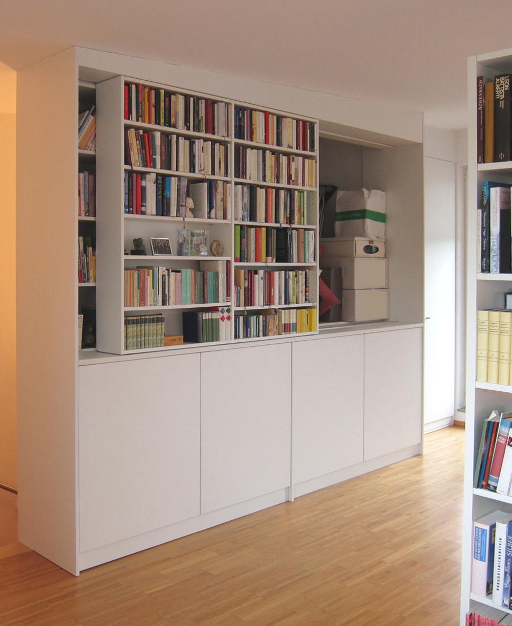 Bücherregal mit Stauraum über Treppe - geöffnet #bücherregal #stauraum #schrankwand #aktenschrank ©Birgit Hansen