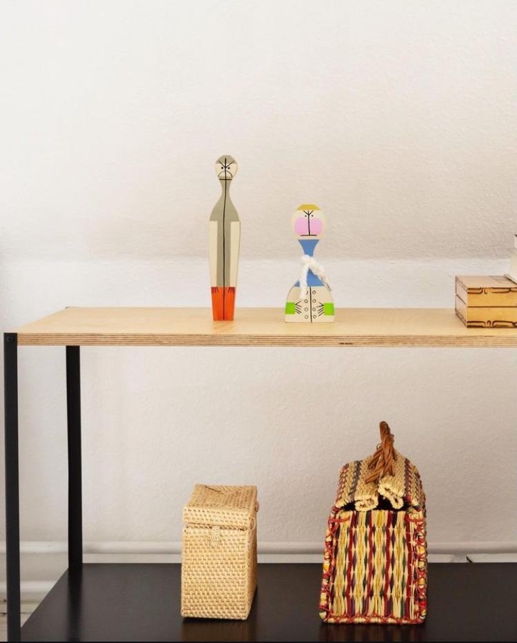 #bunt #eklektisch #kunst #altbau #designliebe #interiorliebe #details #vitra #urlaubsmitbringsel