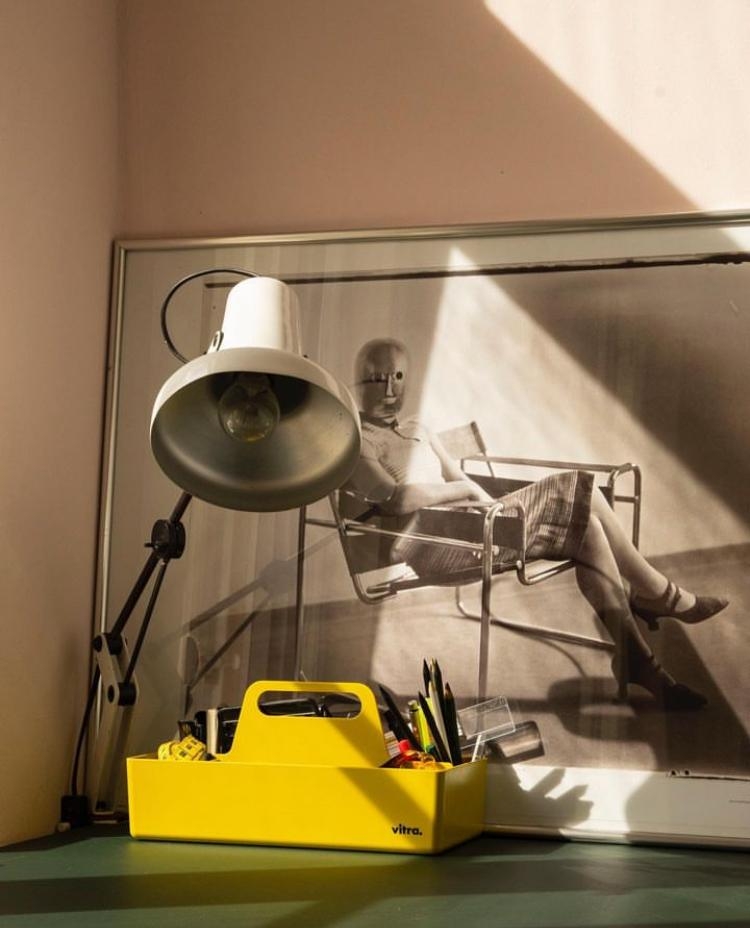 #bunt #eklektisch #kunst #altbau #designliebe #interiorliebe #schreibtischdetails #bauhaus #vitra