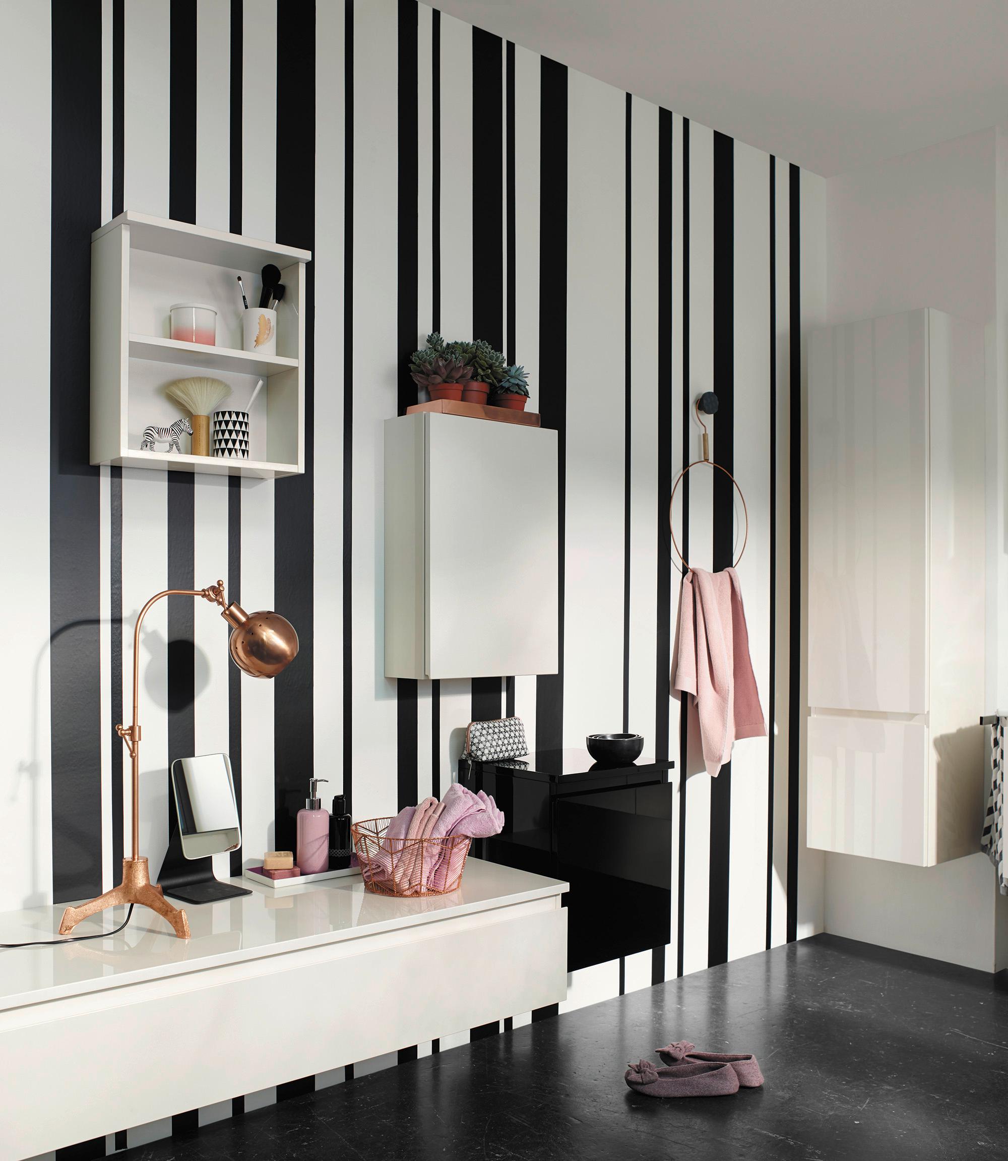 burgbad Bel Sideboard und Schränke in Schwarz-Weiß #bad #badezimmer #sideboard #modernesbadezimmer ©nexus product design