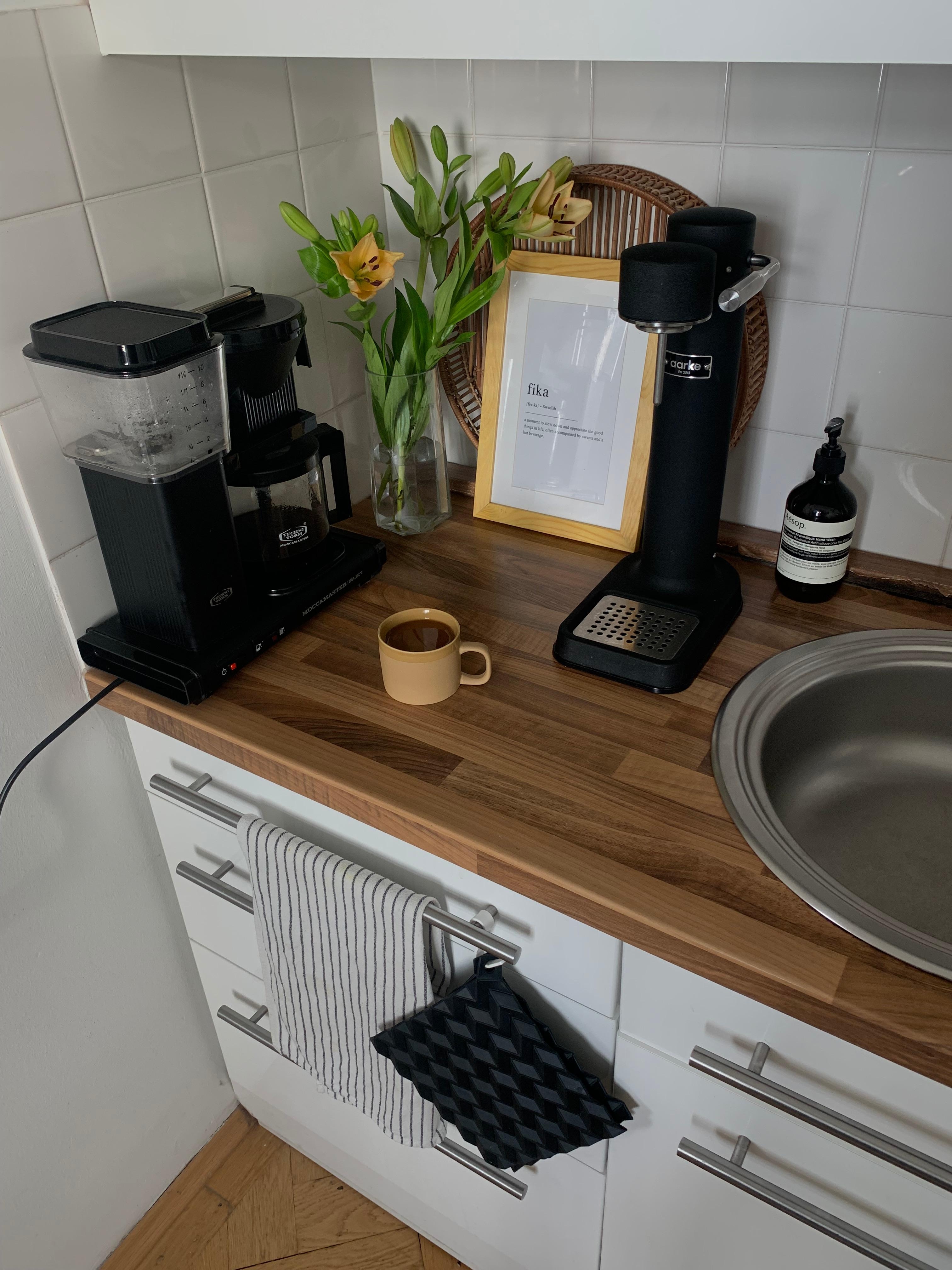But first, coffee ☕️
#küche #kitchen #coffee #moccamaster #fika #aarke #kaffee #fika #lilien #blumenstrauß #blumen