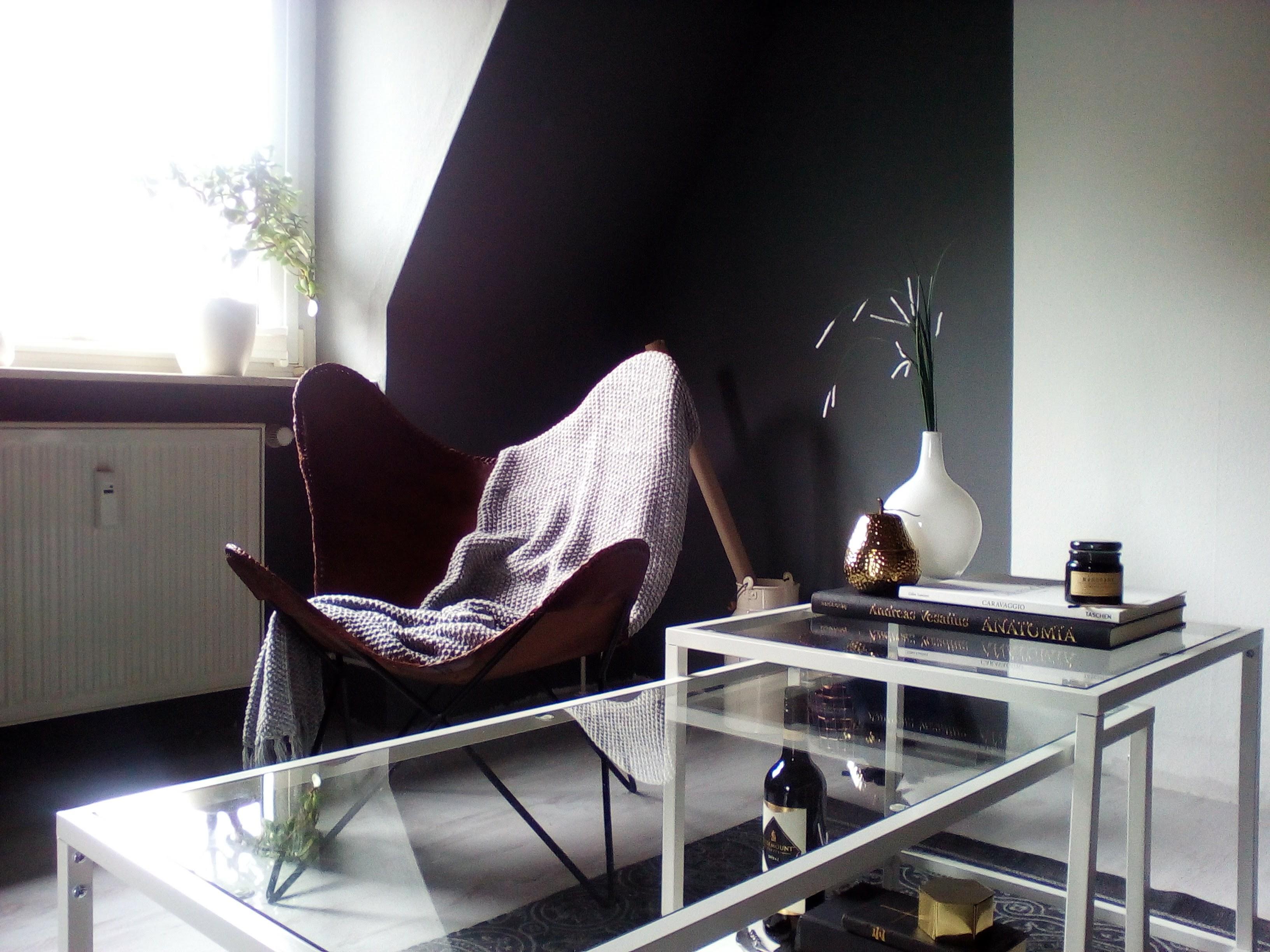 Butterfly Chair in grauem Wohnzimmer #ikea ©David Stegmeier