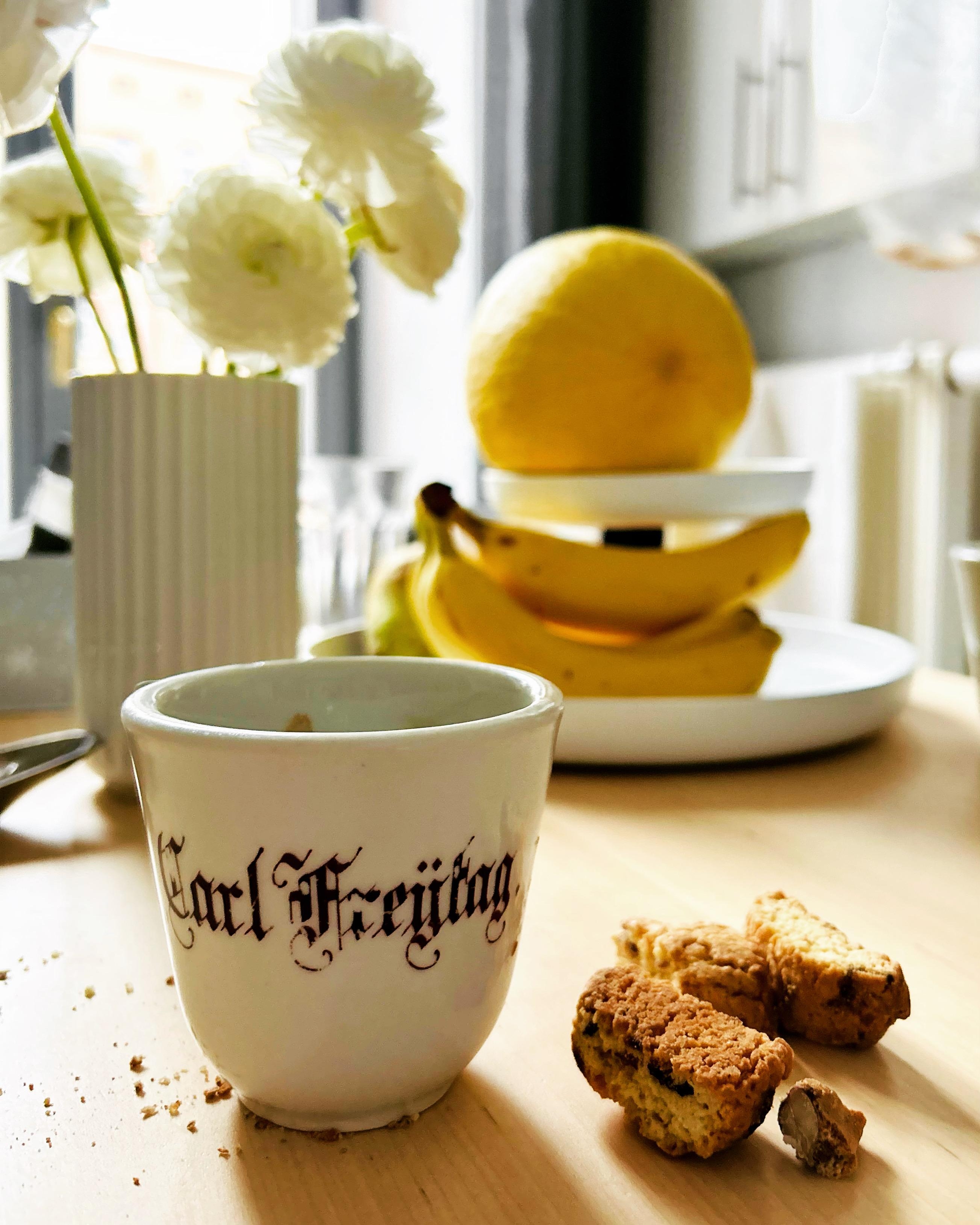 Carl Freytag. Aus seiner Tasse trinke ich gern meinen Kaffee.  #antiquität 
#küche #geschirr
#stillleben
#interieur