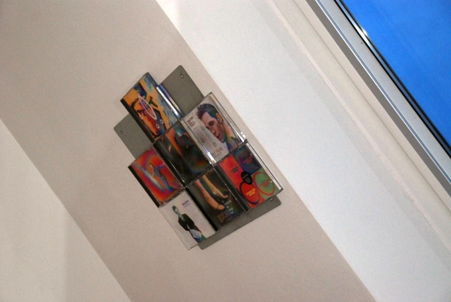 CDs an Wänden platzieren, sogar an Dachschrägen machbar #dachschräge #wandregal #cdaufbewahrung ©CD-Wall
