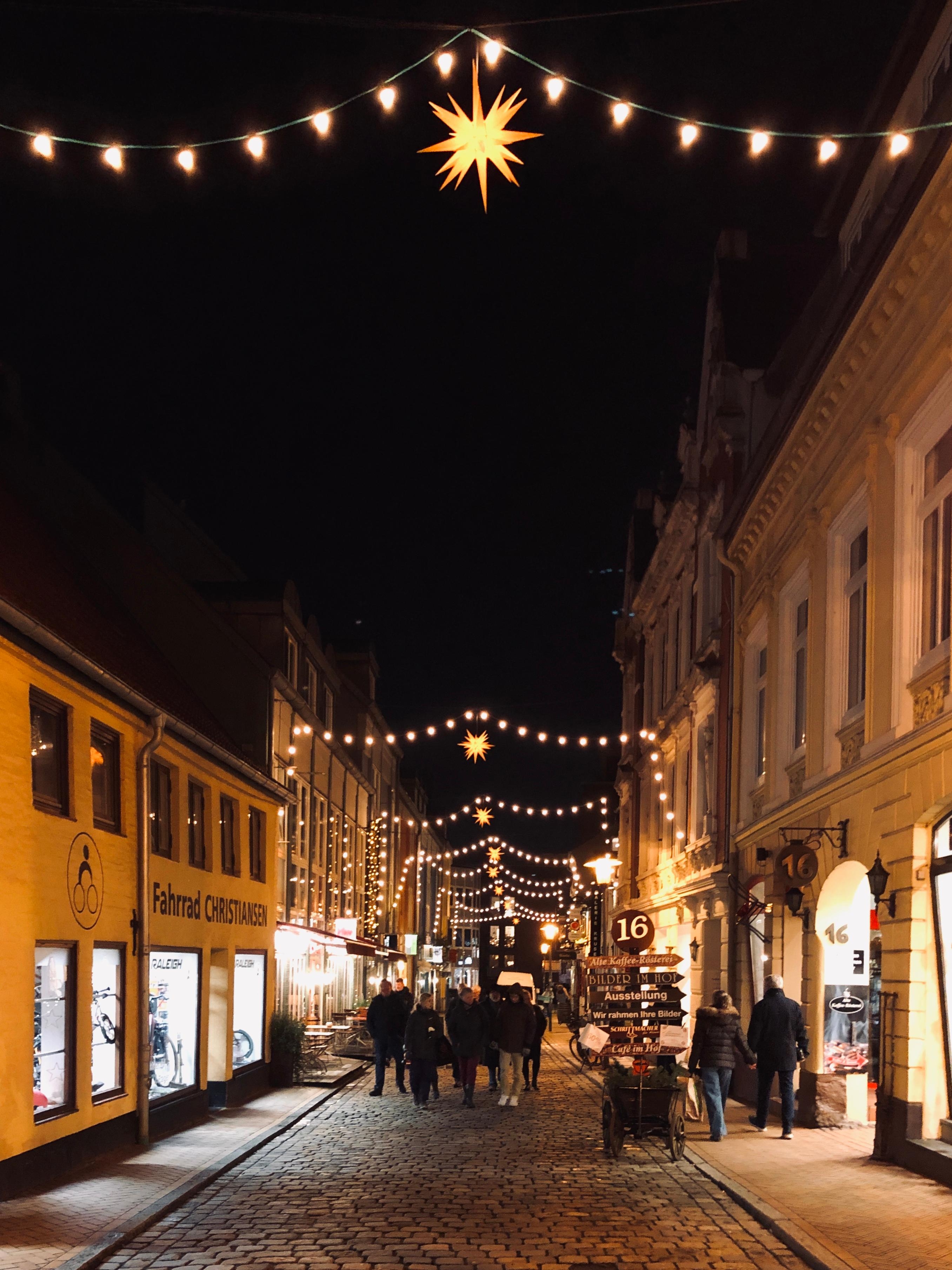 Christmas lights 🌟
#homesweethome #rotestrasse #flensburg
