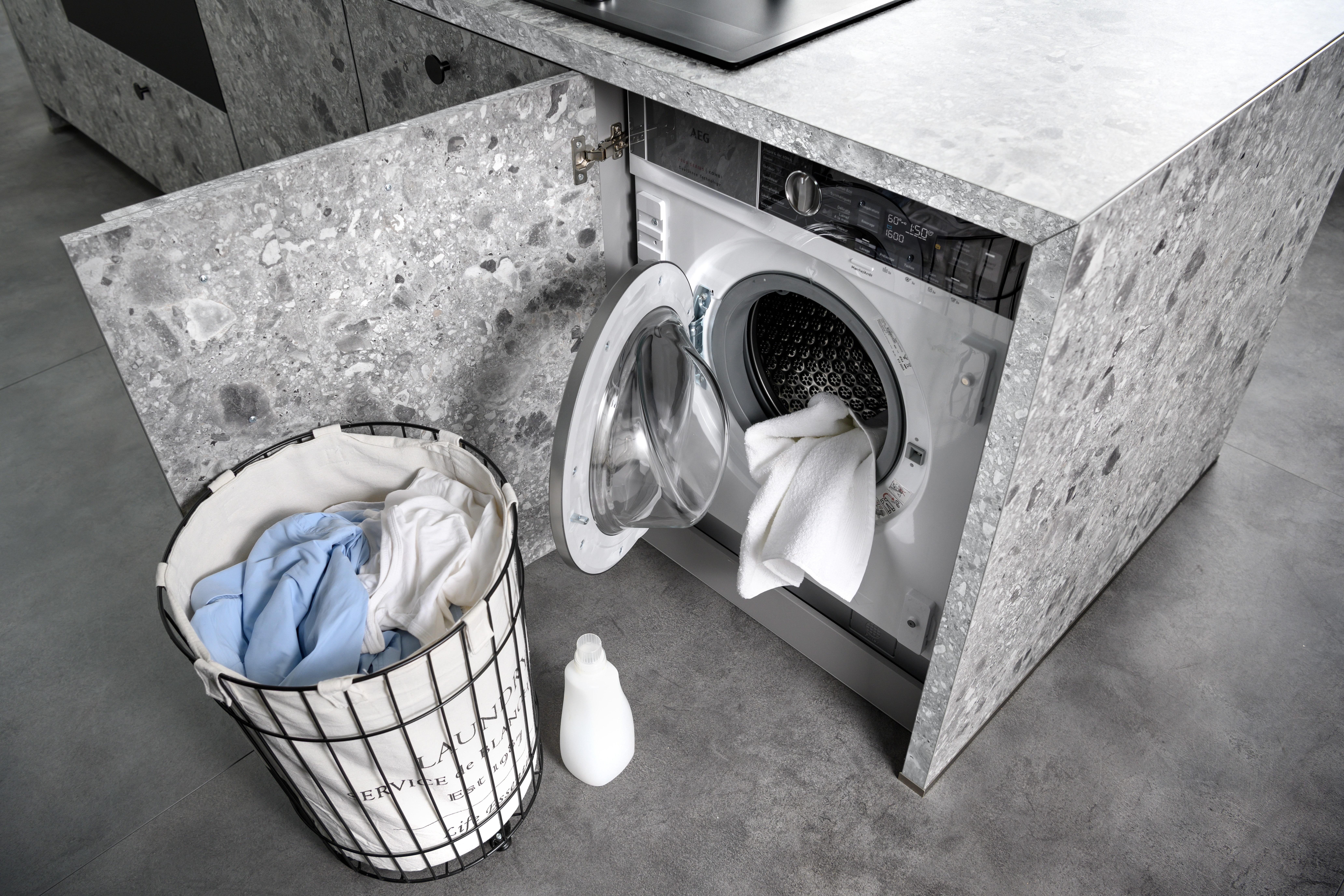 Chronischer Platzmangel? Die Waschmaschine lässt sich bei SCHMIDT auch in der Küche unterbringen. #Wasch-Küche