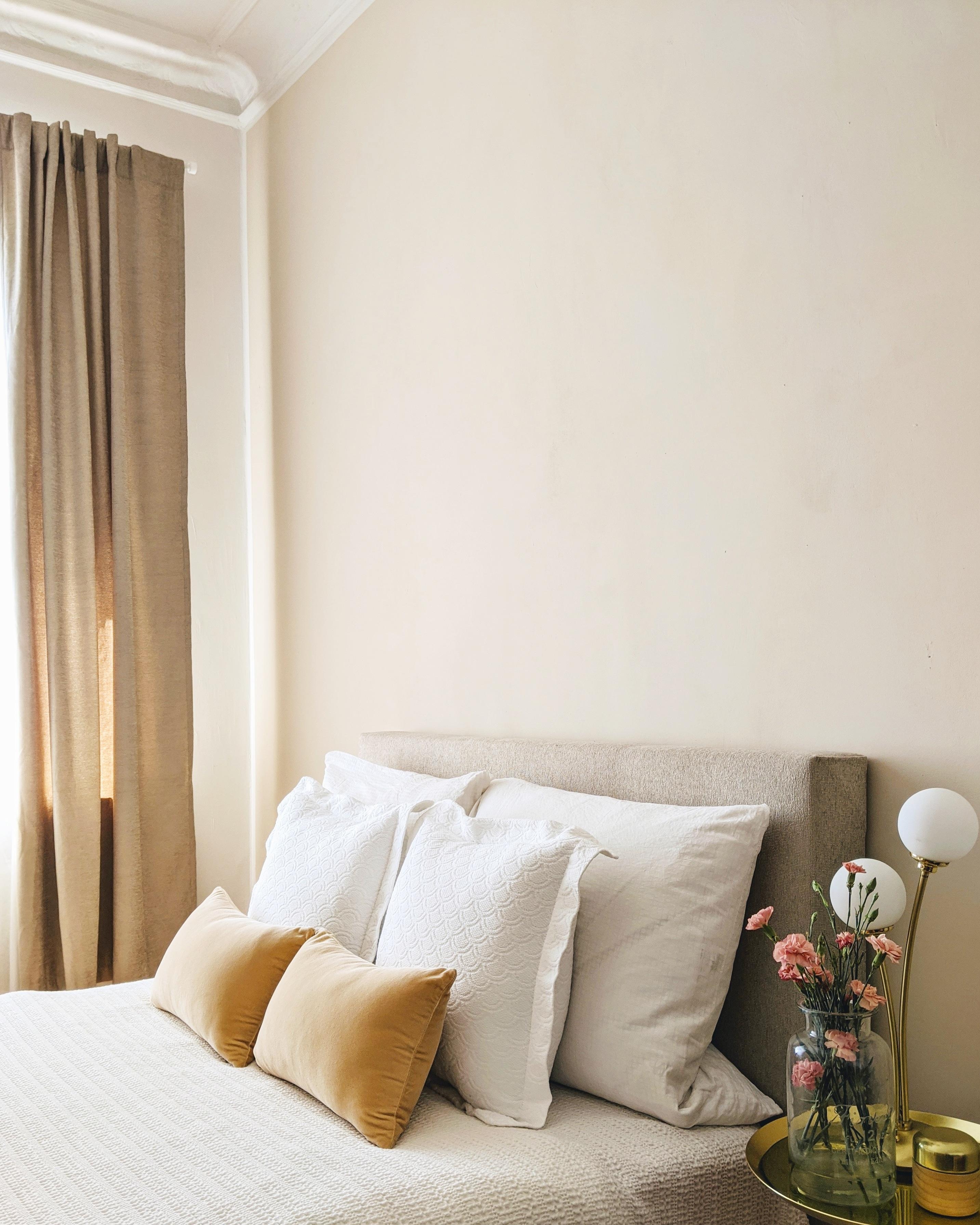 Clean & Simple. #bedroom #bedding #couchstyle #schlafzimmer #softcolours