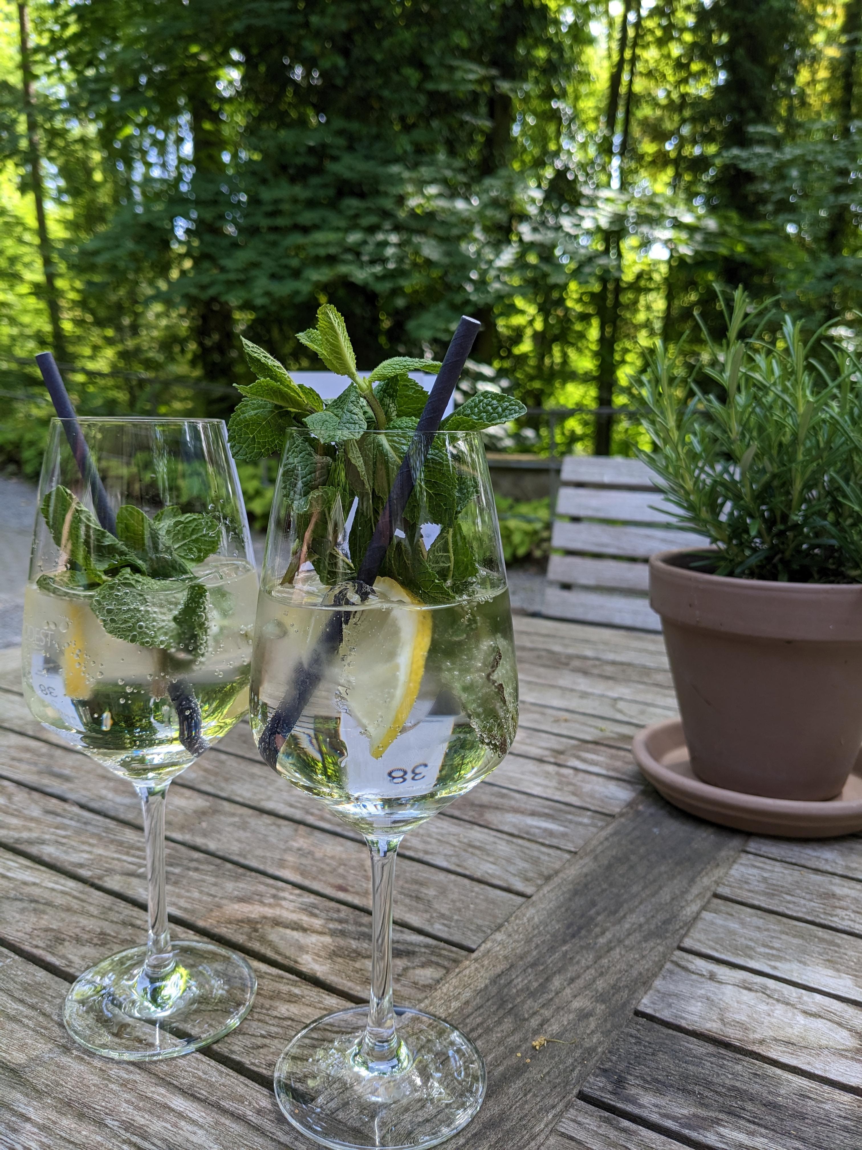 Cocktail's trinken und das tolle Wetter genießen 🔆
#cocktail #sommer #sonne #drinks