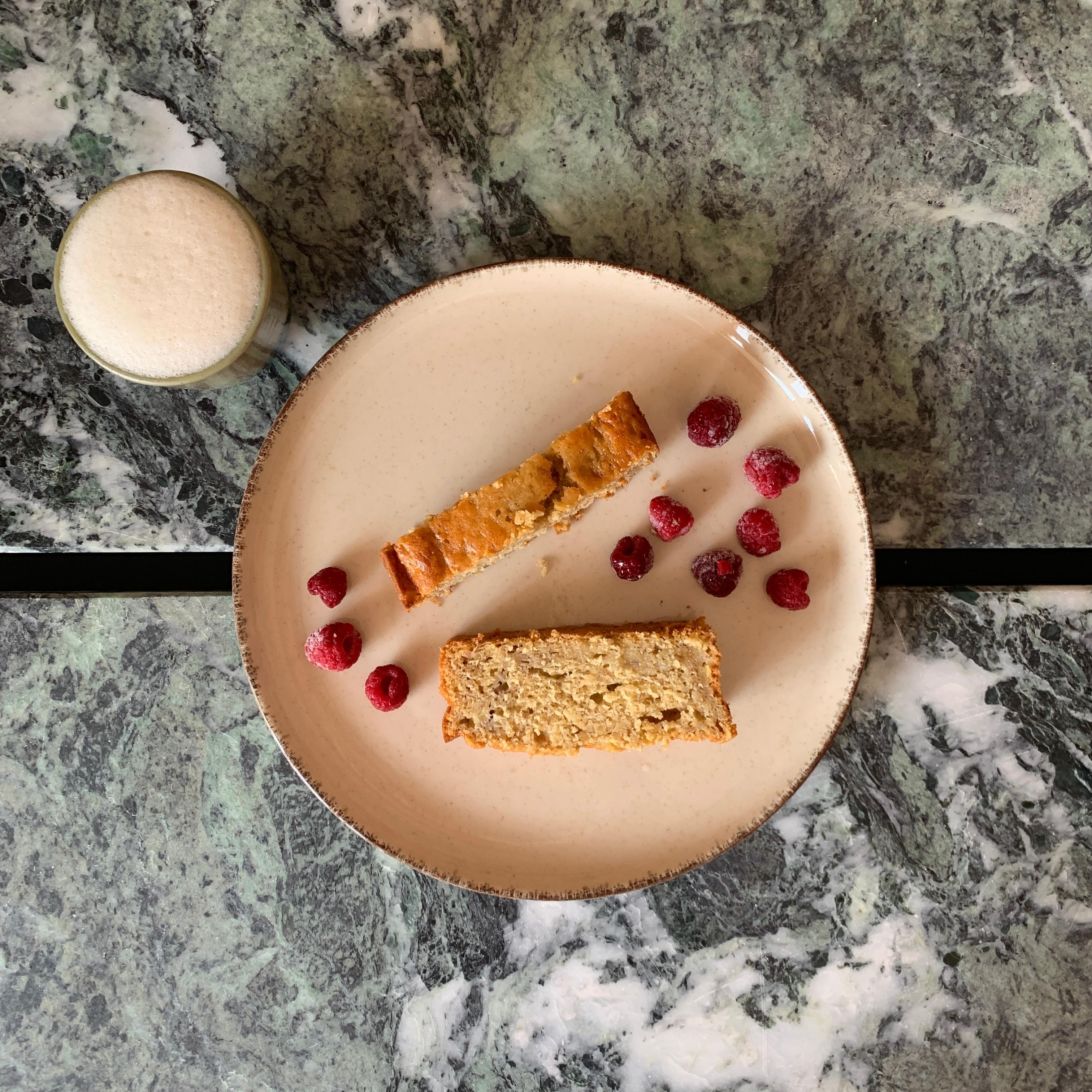 Coffee and cake: a match made in heaven #tabledecor #coffee #cake #marble #esstisch 