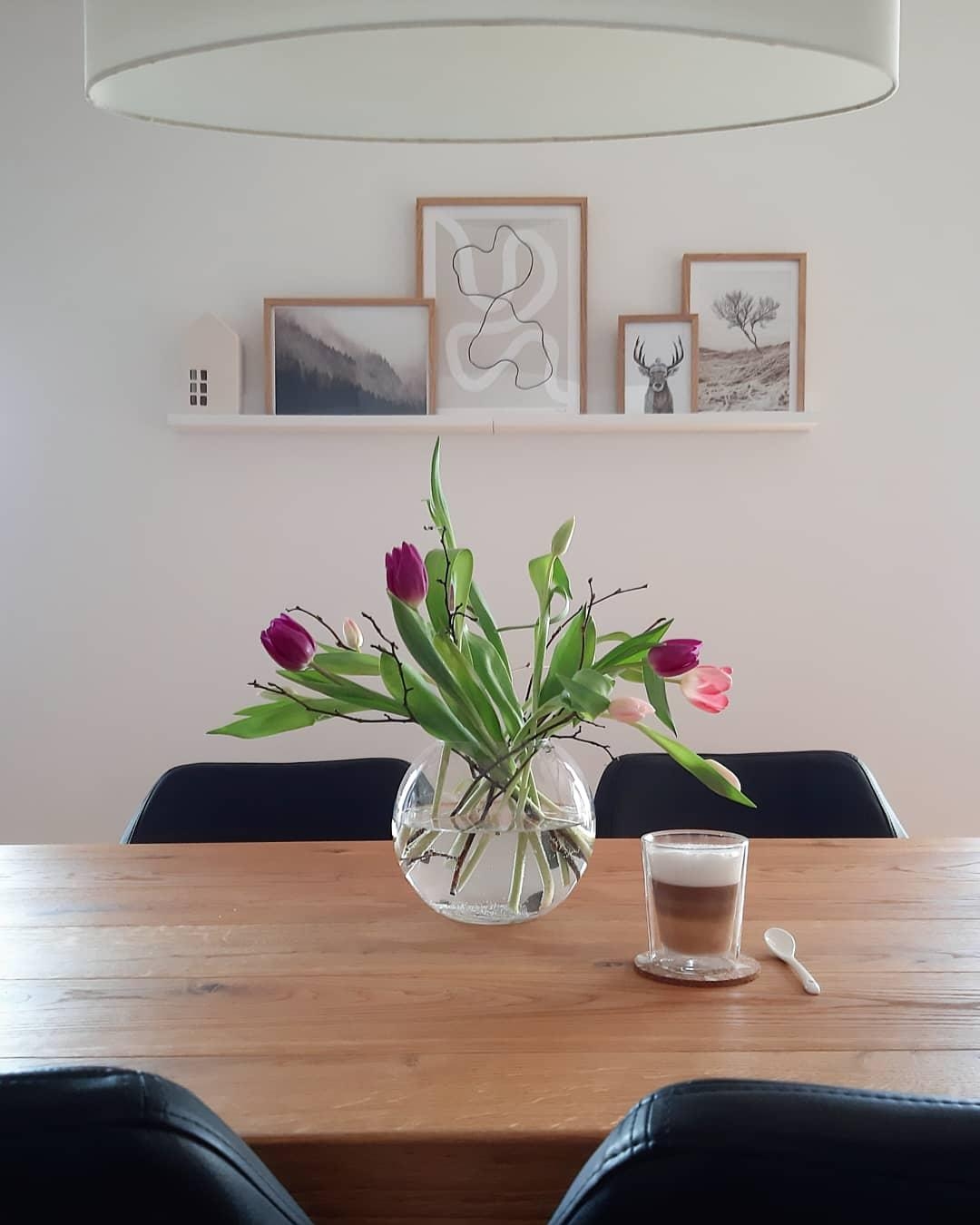 Coffeebreak 💬 #skandi#esstisch#tulpen#deko#wohnen#bilderleiste#poster#winterdeko#coffee