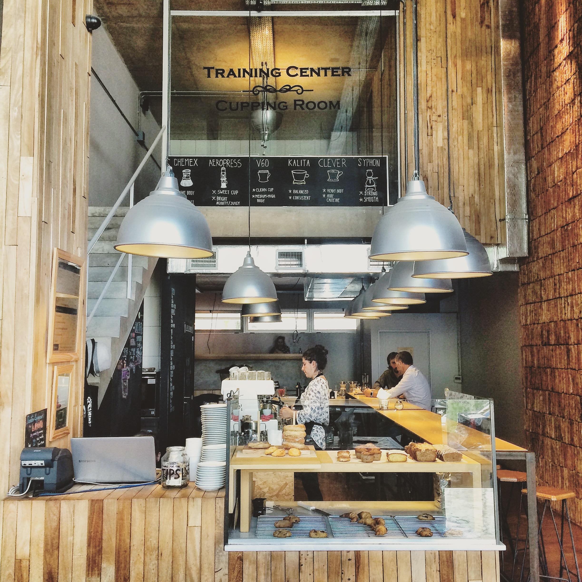 Coffeespot in Buenos Aires! #coffee #travel #holzvertäfelung #industrialstyledeckenleuchte #designeinrichten