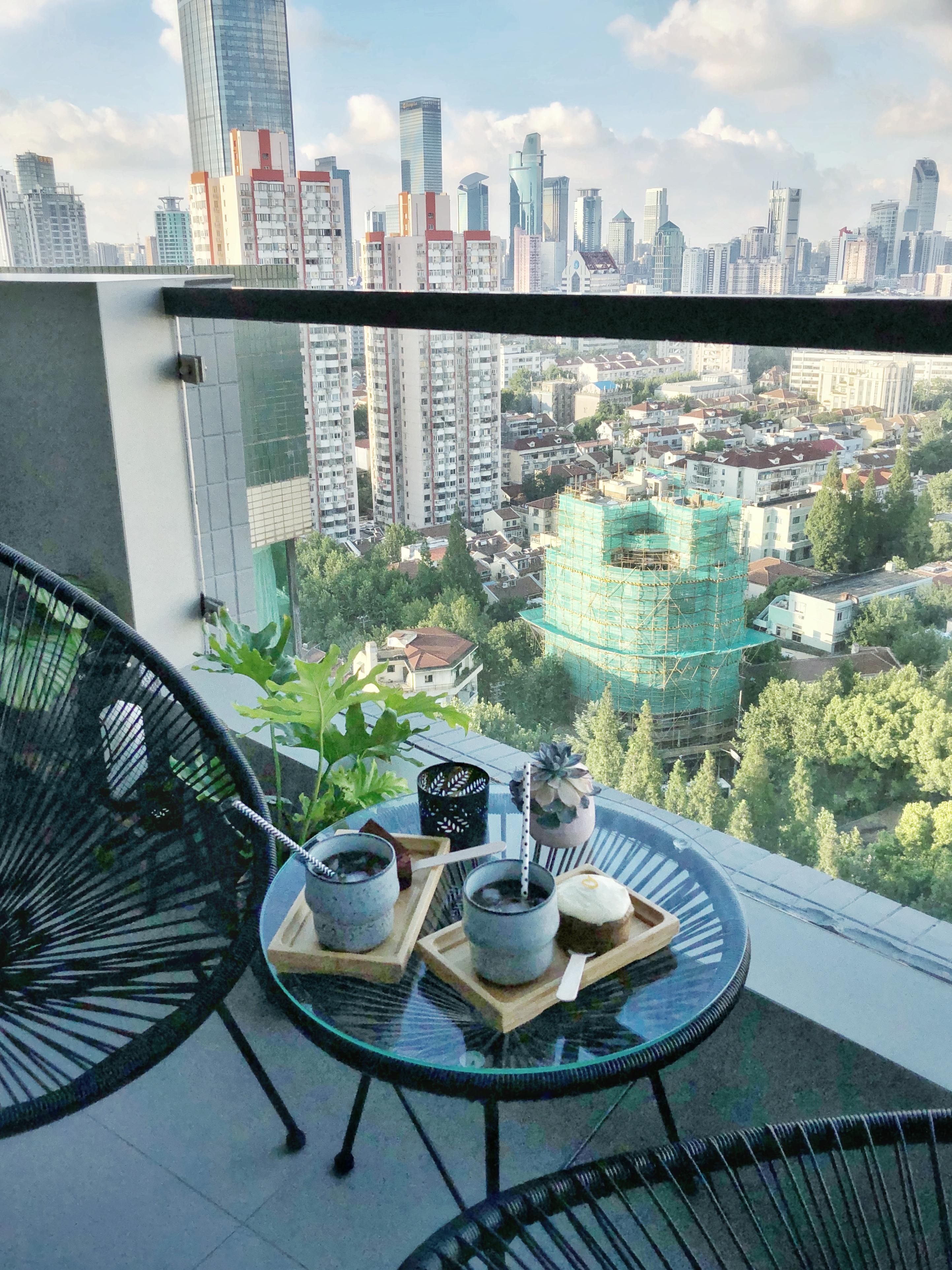 Coffeetime in Shanghai
#butfirstcoffee#coffeetime#cake#acapulcochair#vwie