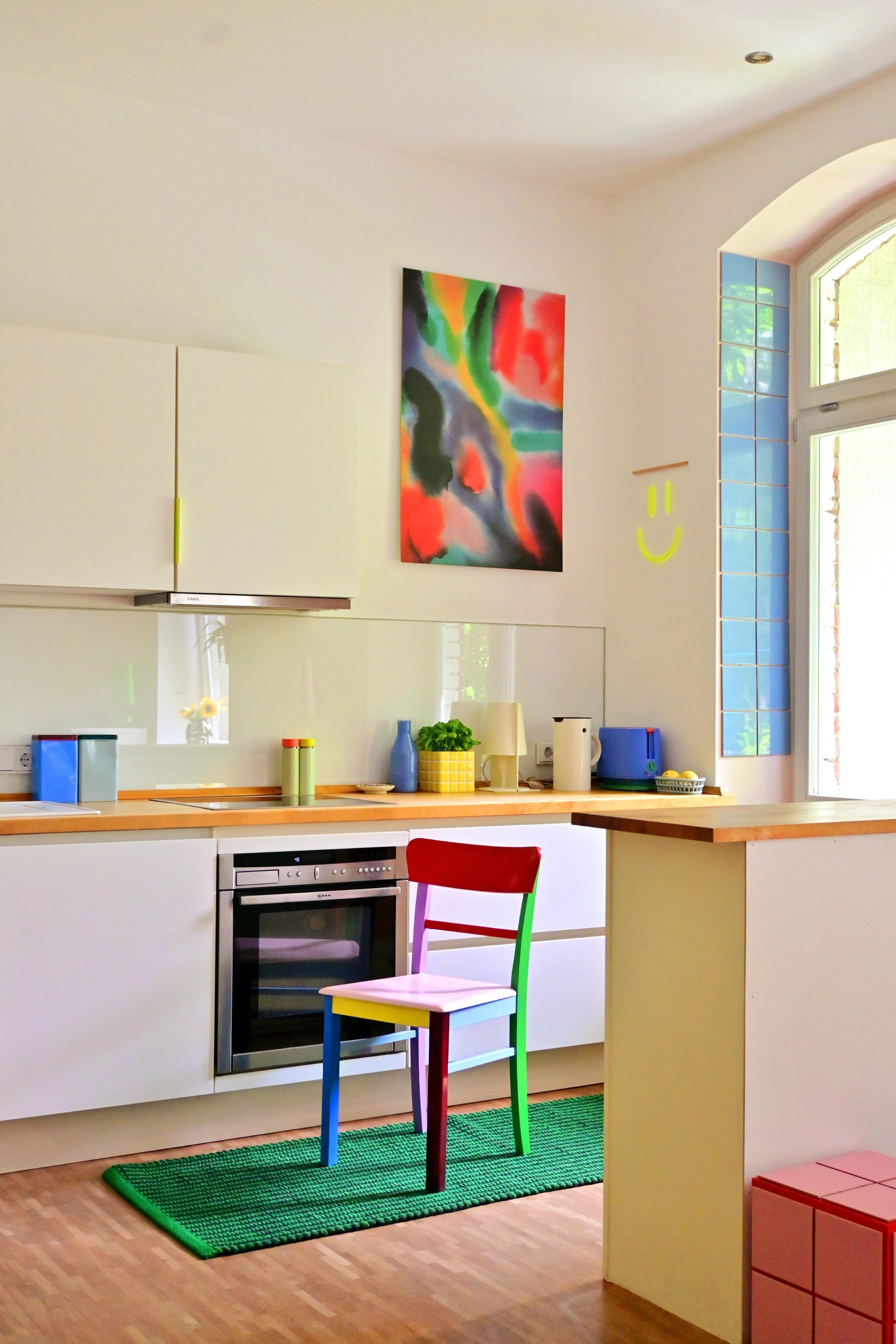 Colorful kitchen
#stilllife #colorfulhome #diychair #kitchenstories