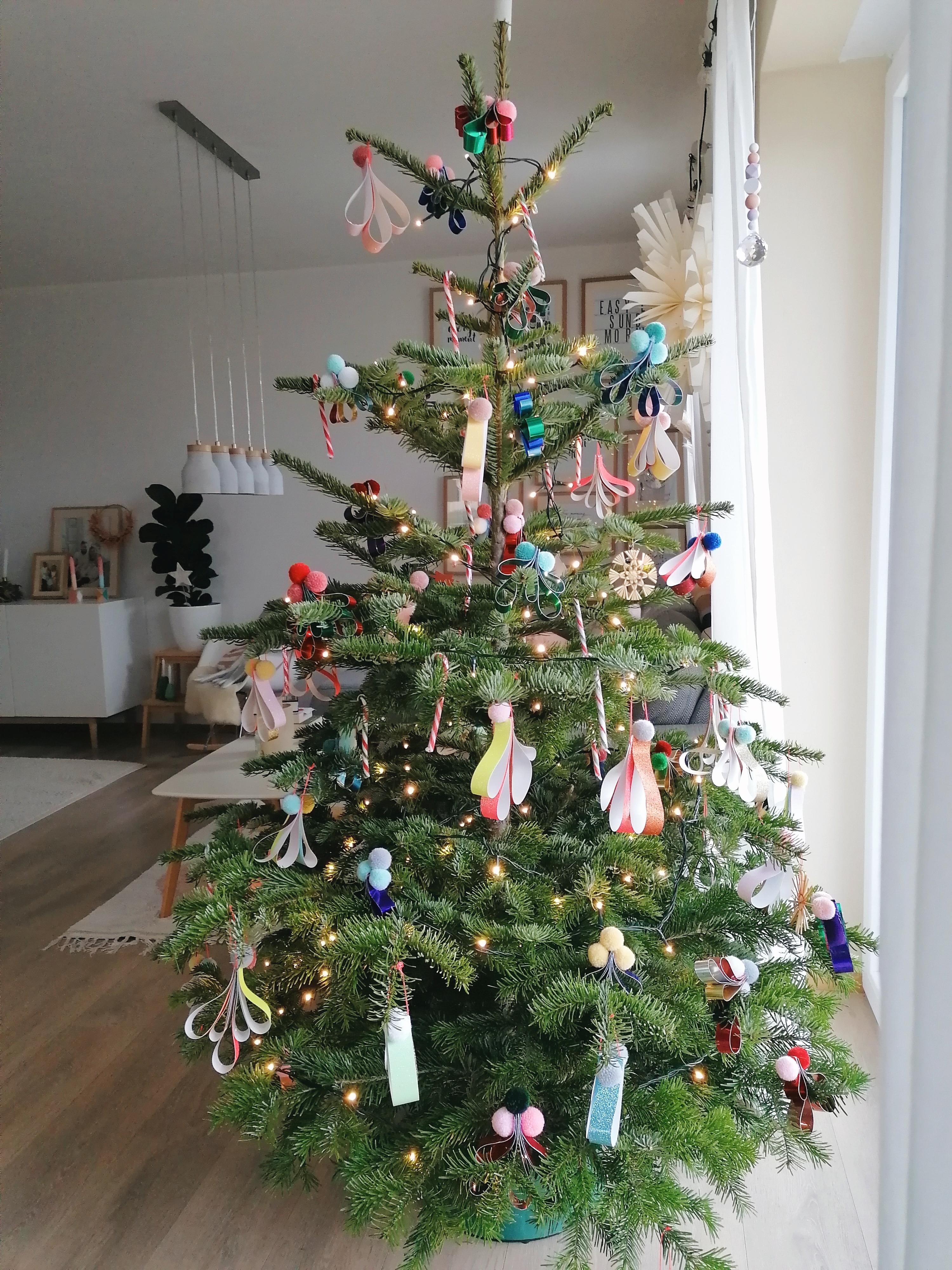 Colourful Christmastree! 🎄
#weihnachten #weihnachtsbaum #bunt 