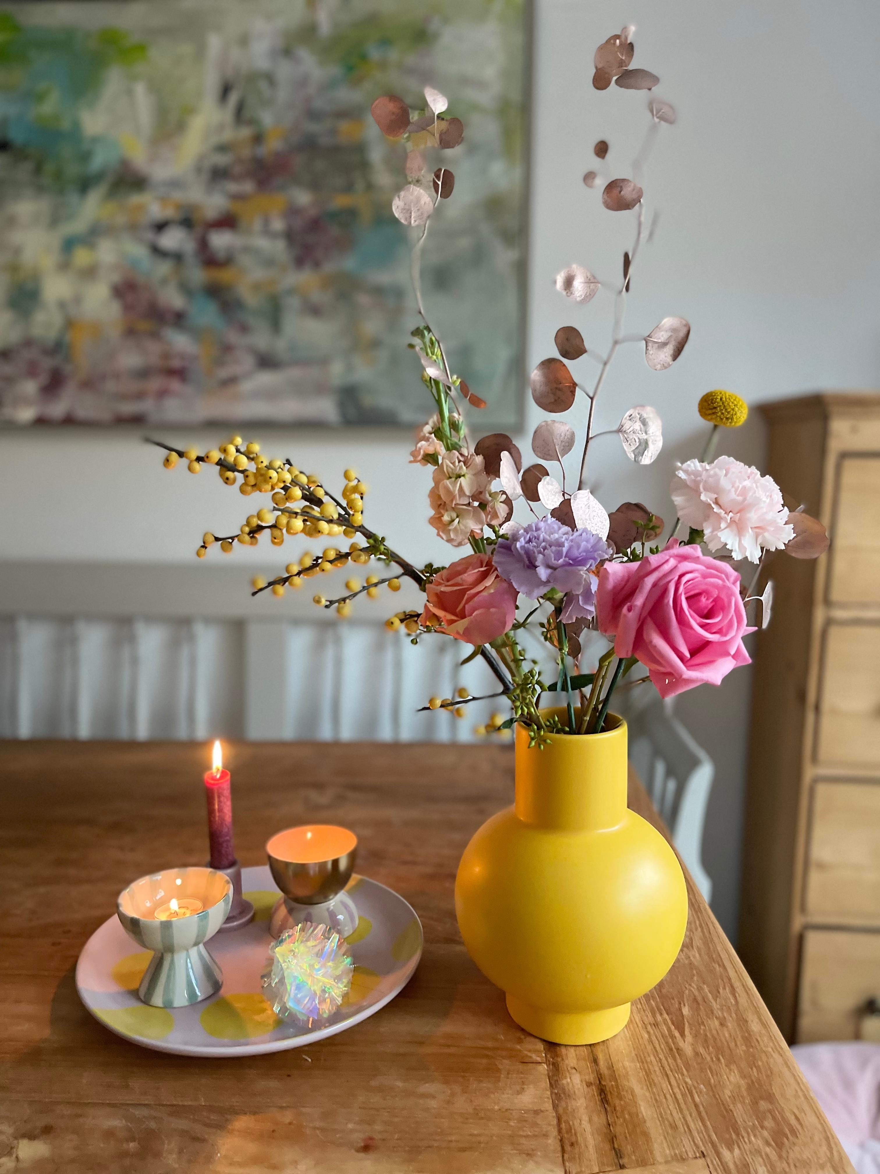 #Colourfulchrismas #colourfulxmas #xmasflowers #cheers2colour #farbenfröhliche #weihnacht #candlelightseason #kerzen
