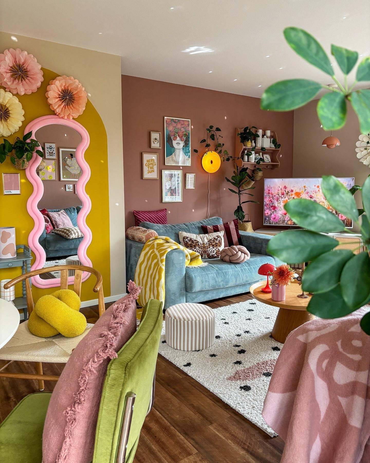 #colourfulhome #herbstvibes #wohnzimmer #livingroom #farbe #flowers #cozy 