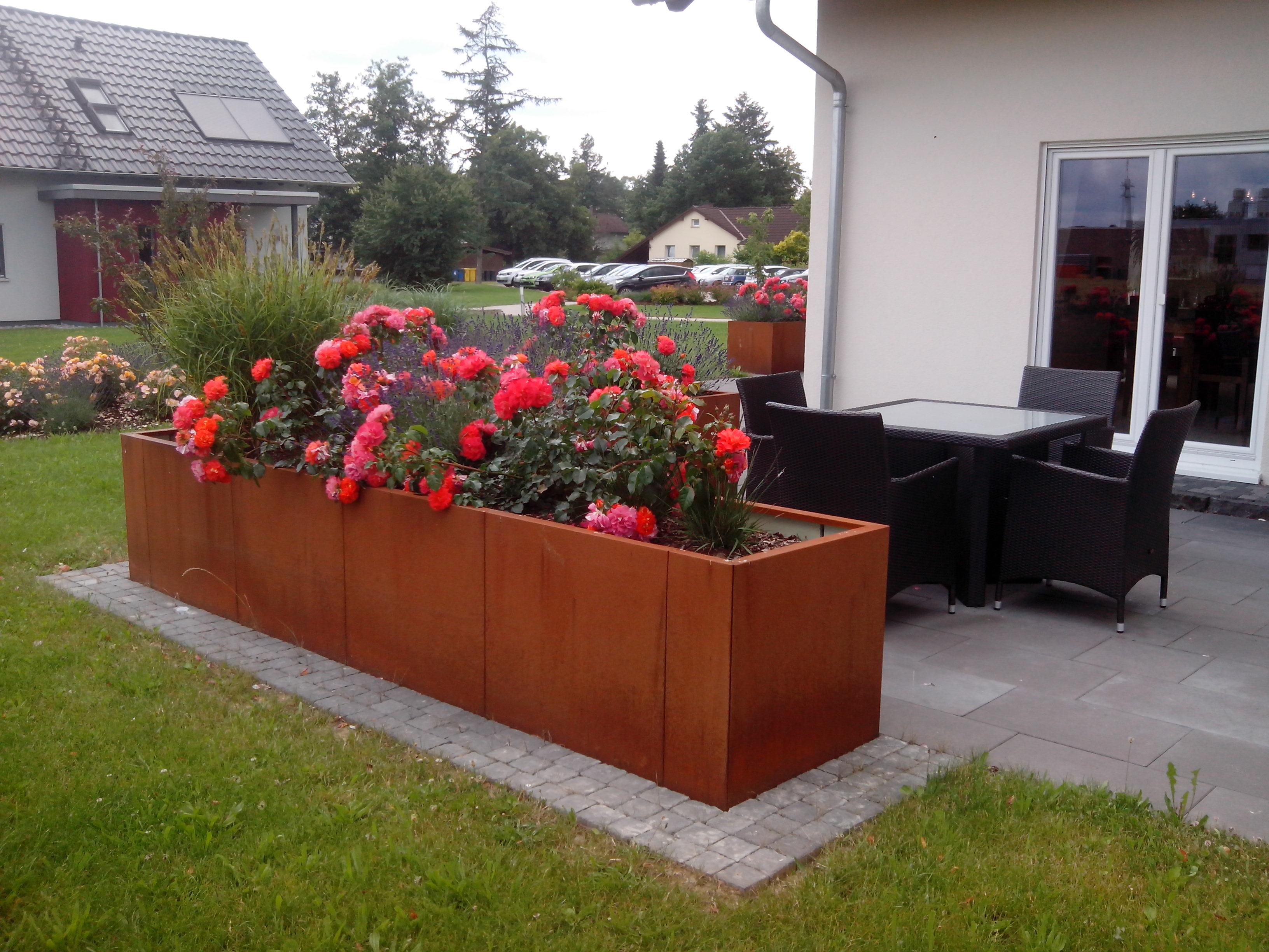 Cortenstahl-Hochbeet #terrasse #sichtschutz #terrassensichtschutz #hochbeet ©GreenTeam