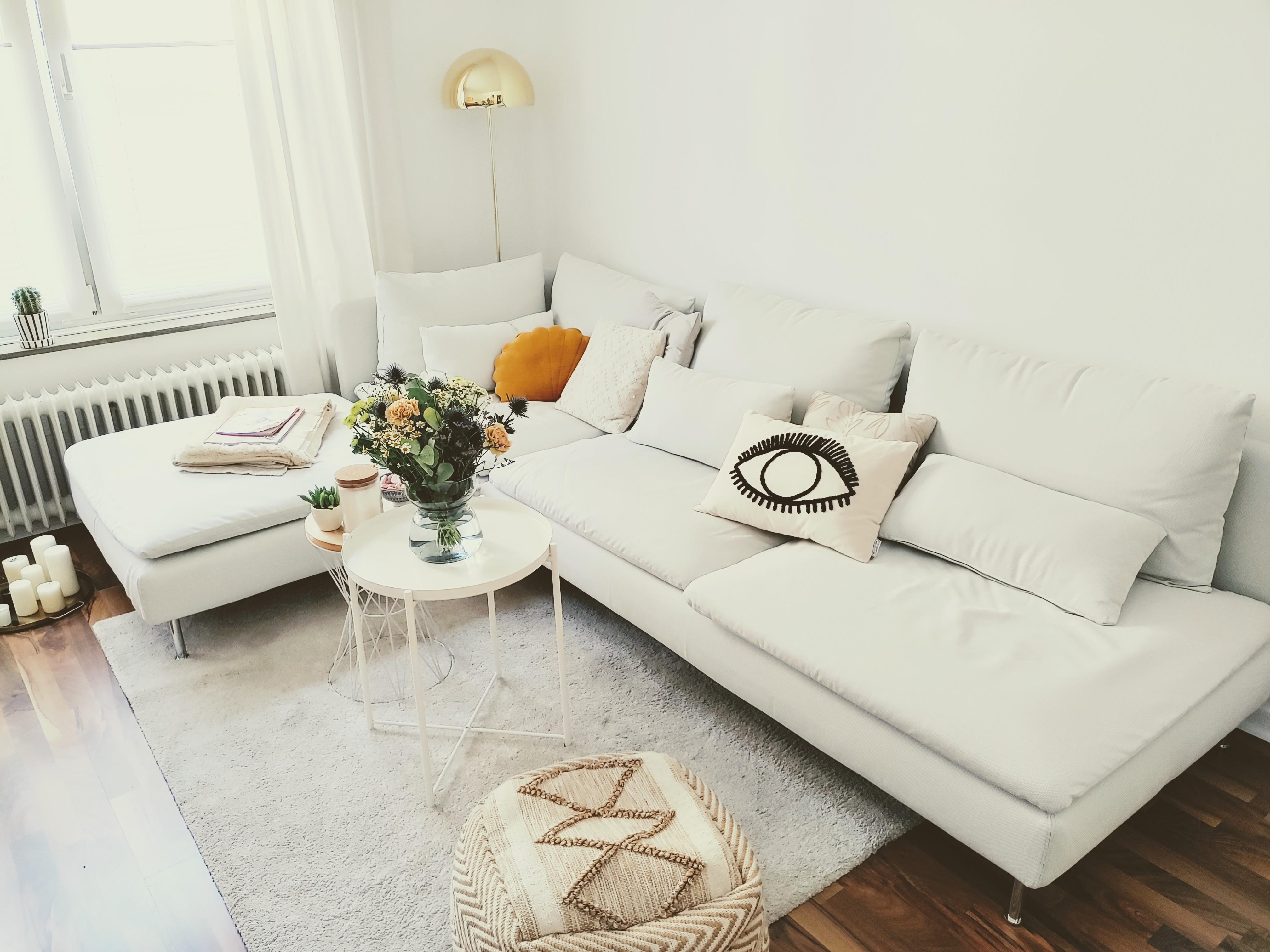 #couch #wohnzimmer #solebich #couhstyle #goldeneakzente #Münster #sofa #gemütlich 