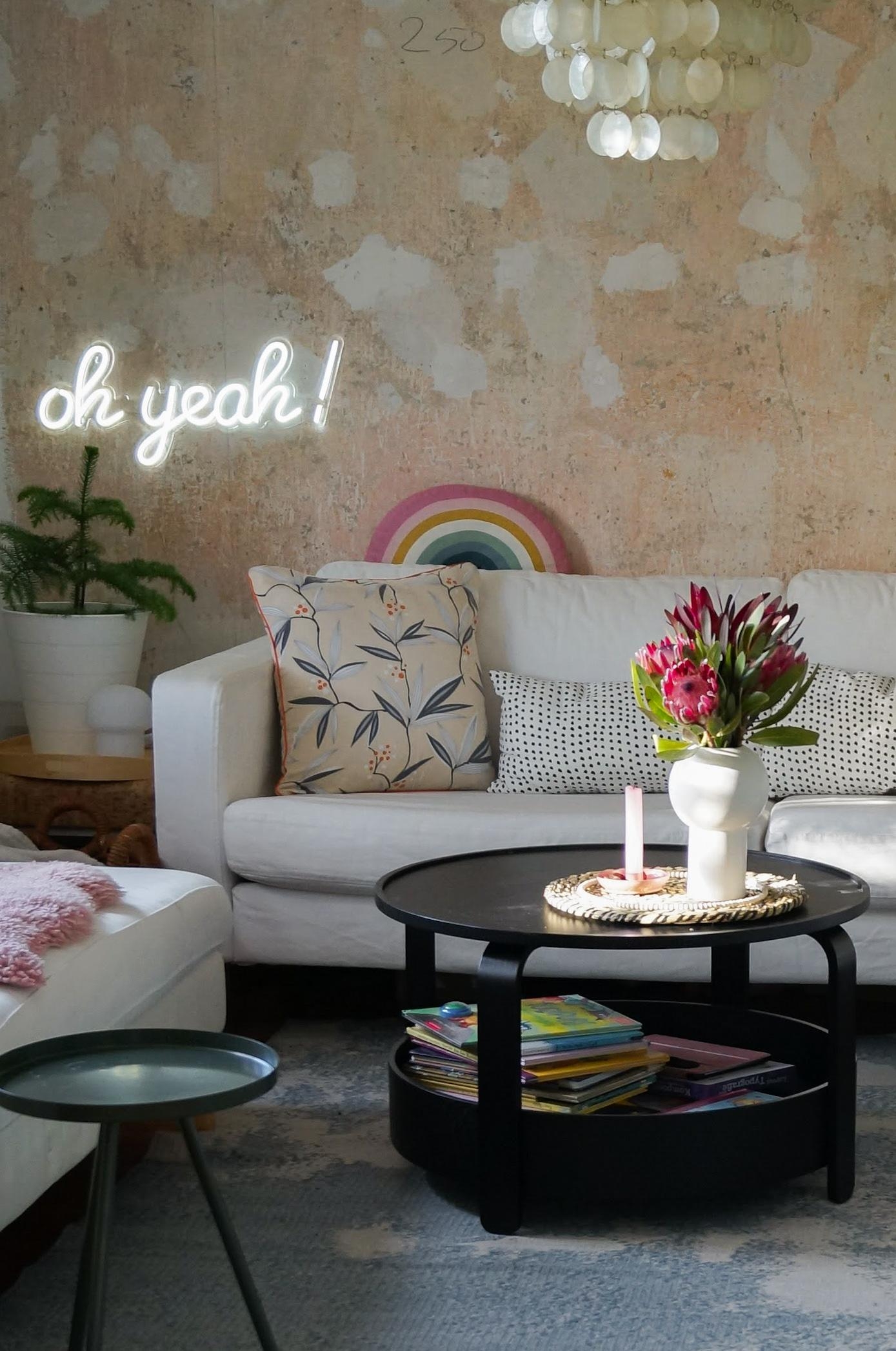 Couch-Zeit

#cozy #hyggelig #wohnzimmer #livingroominterior #wandgestaltung 