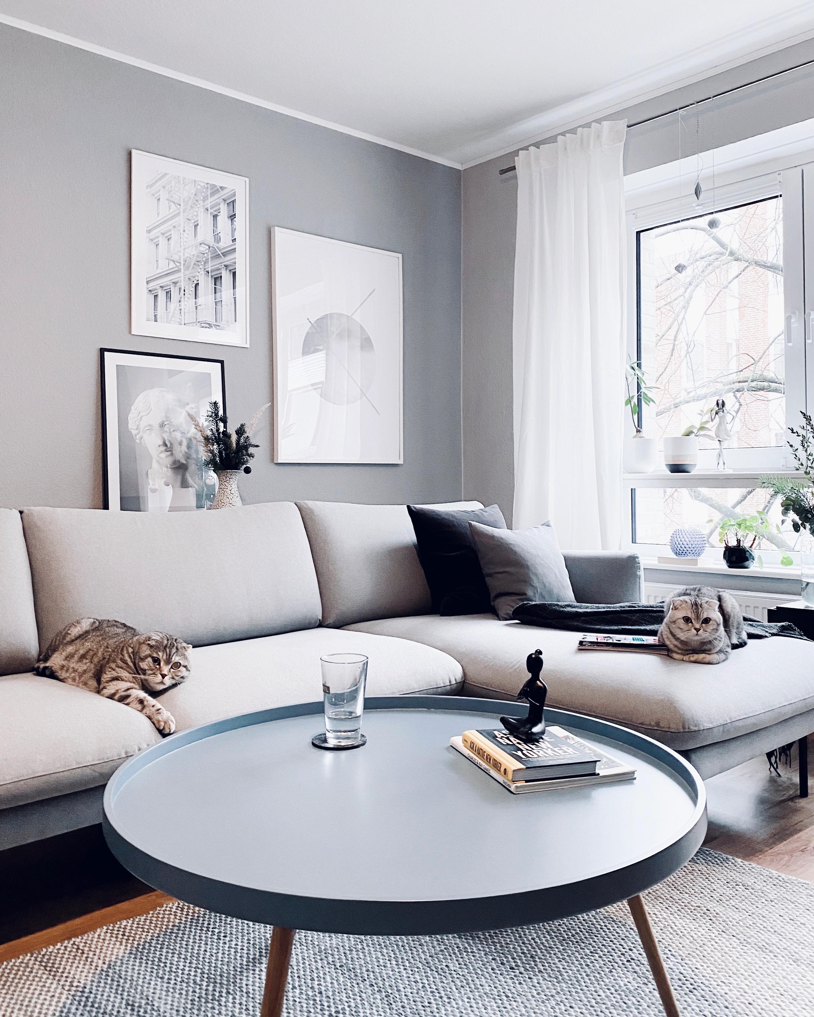 Couchbelagerung )
#livingroom #interior #hygge #mynordicroom #bildergalerie #greylove #scandinaviandesign