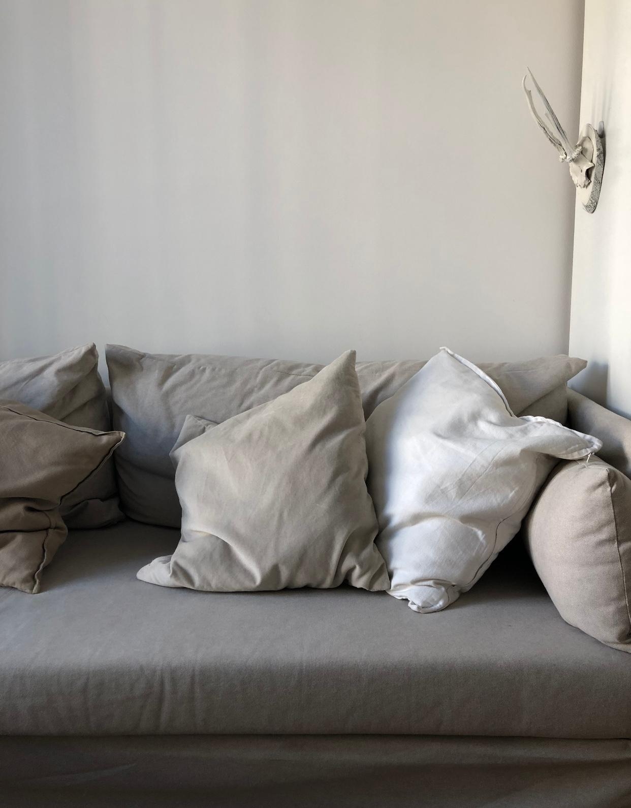 Couching #sofa #couch #toninton #beige #sofabeige #scandi #naturtöne #geweih