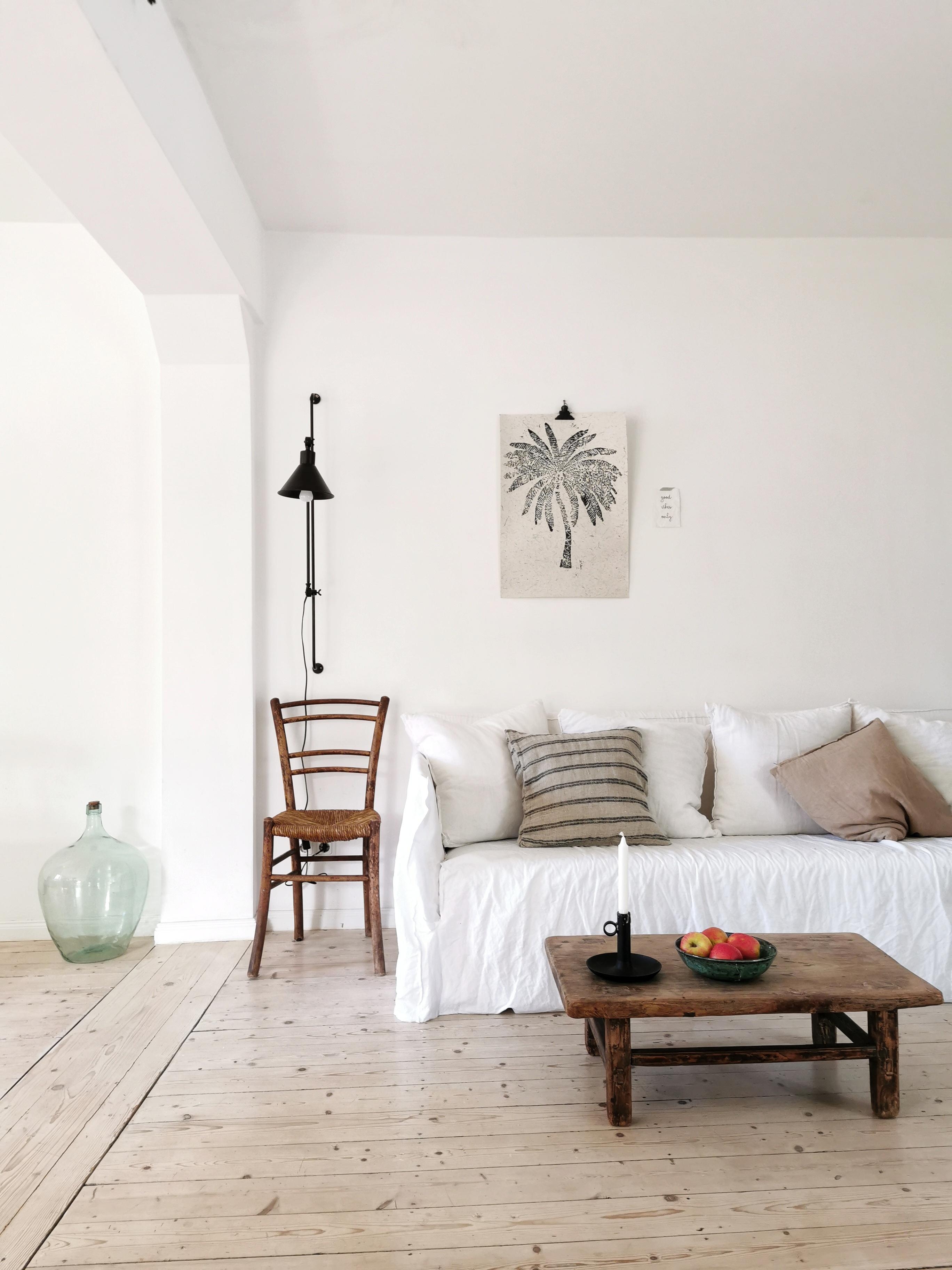 COUCHLIEBE ❤️ irgendwie steht ihr einfach alles 🥰

 #gervasoni #wohnzimmer #couch #couchtisch #wandlampe 
