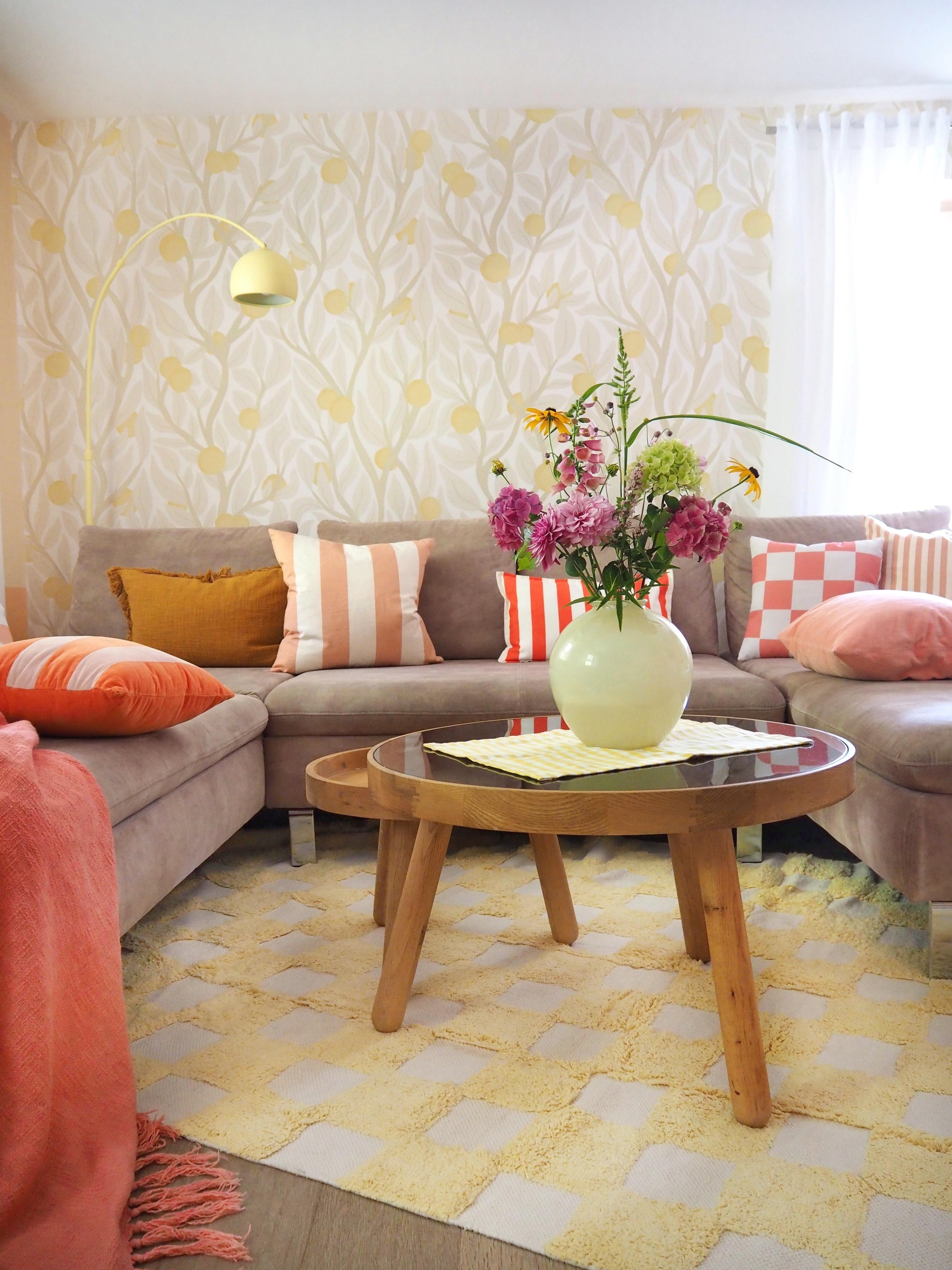 #couchstyle #wohnzimmer #livingroom #dekoinspo #summerflowers