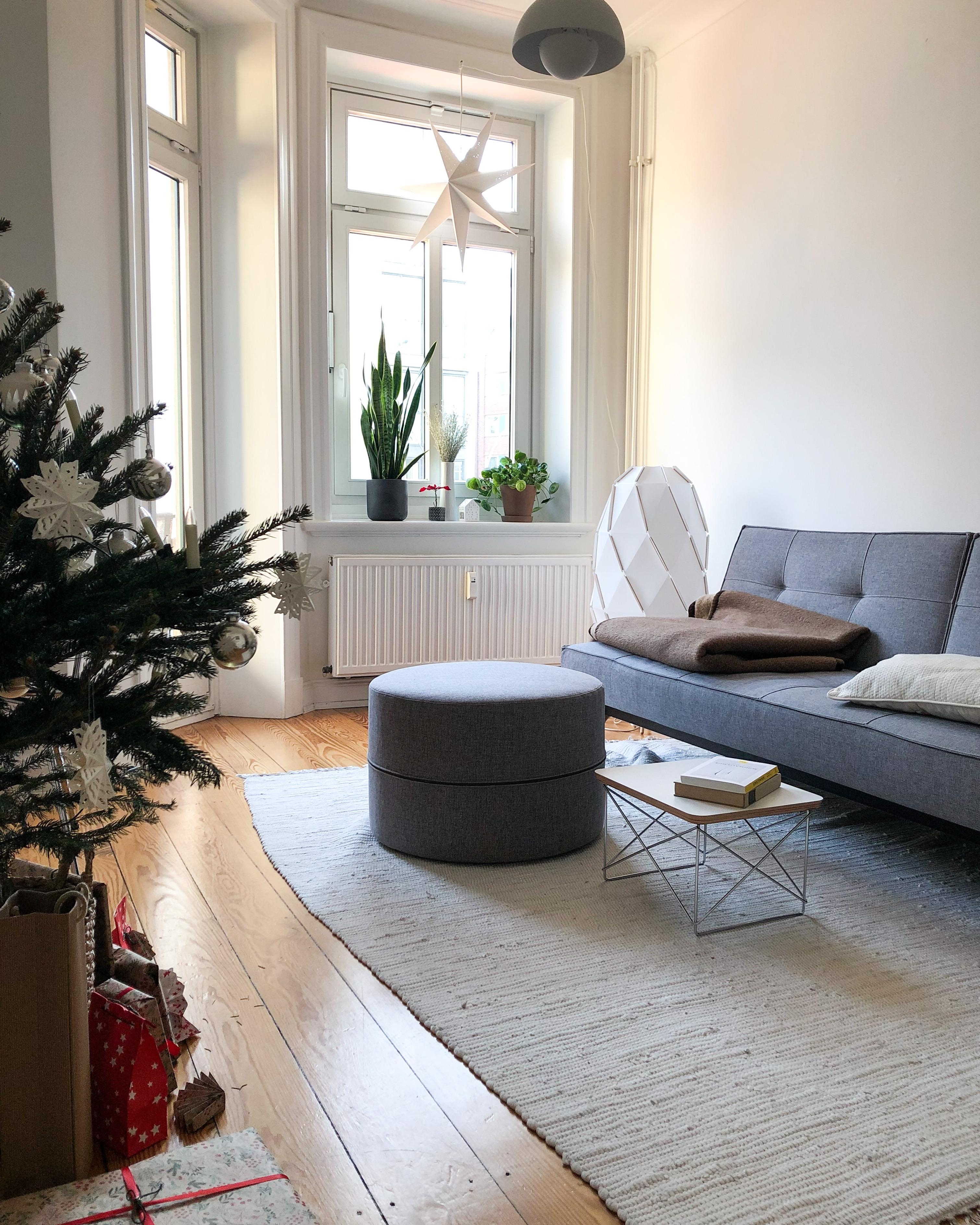#couchstyle #wohnzimmer #sofa #leuchtstern #softminimalism #weihnachtsdeko #altbauliebe