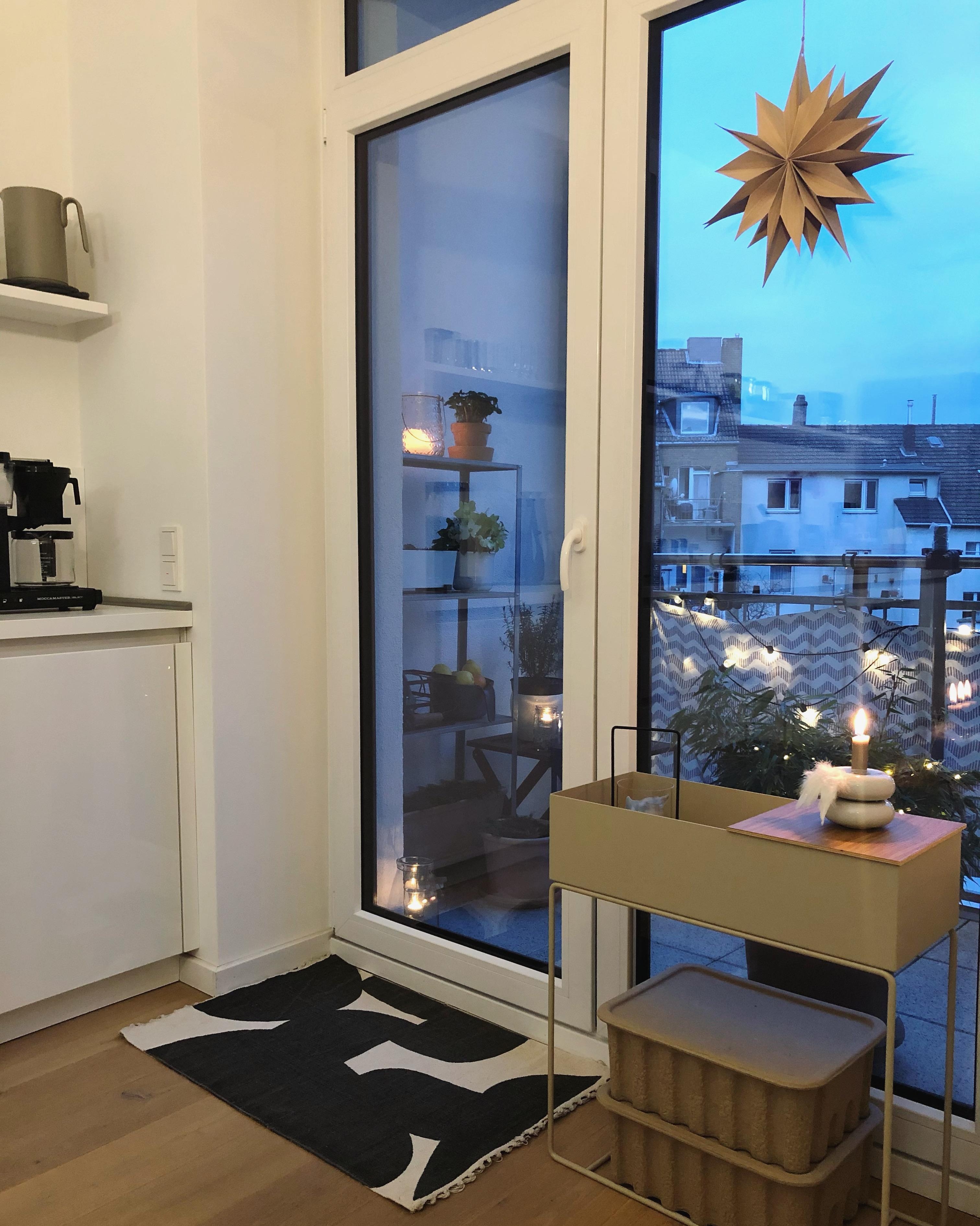 #cozy #candlelight #kitchen #küche #balkon #balkony #interior #deko #dekoideen #couchstyle #weihnachten #plantbox 