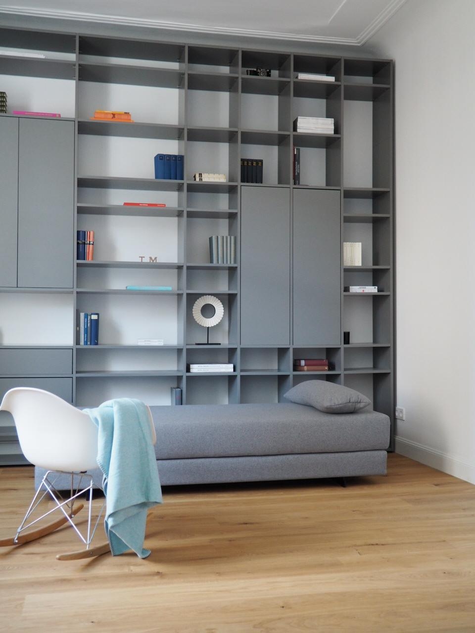 Cozy Corner 📚
#bookwall #altbau #interior #Wohnzimmer #Gästezimmer #cozy 