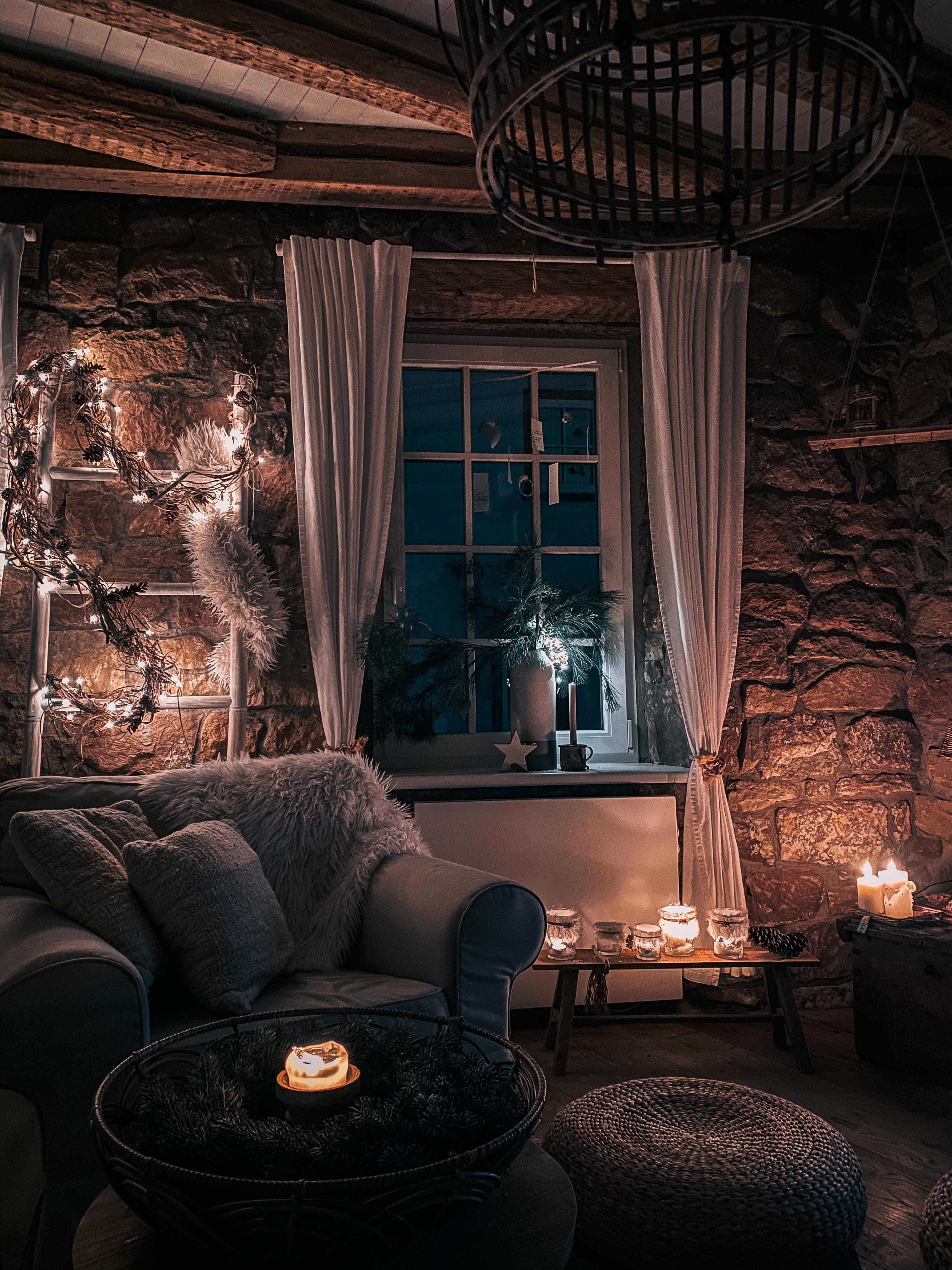 Cozy Cottage Vibes
#atännschenplease #cozyhome #gemütlich #christmasiscoming #couchstyle #kerzen #candlelight #cottage #wintervibes