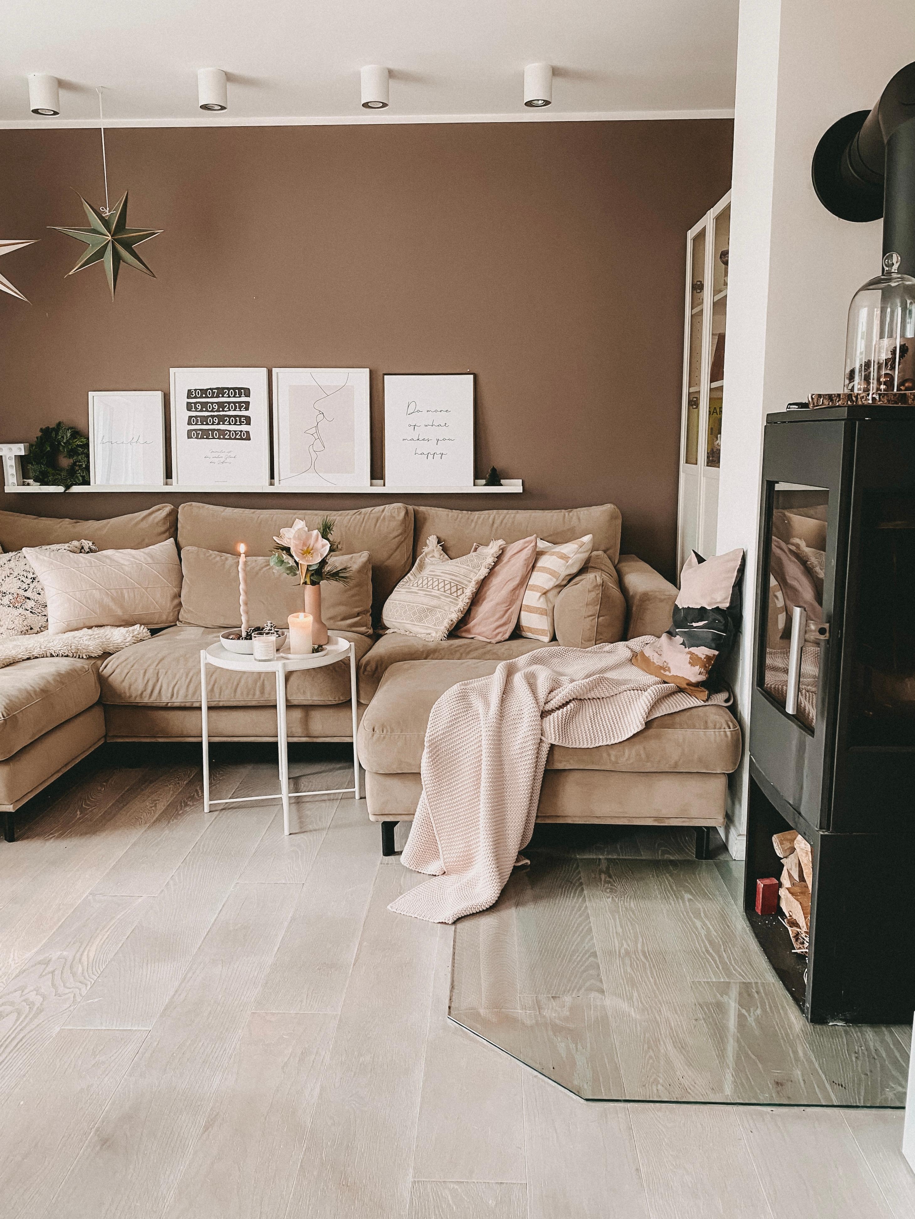 Cozy Couch ⭐️
#livingroom
#couch
#kamin
#ksminofen
