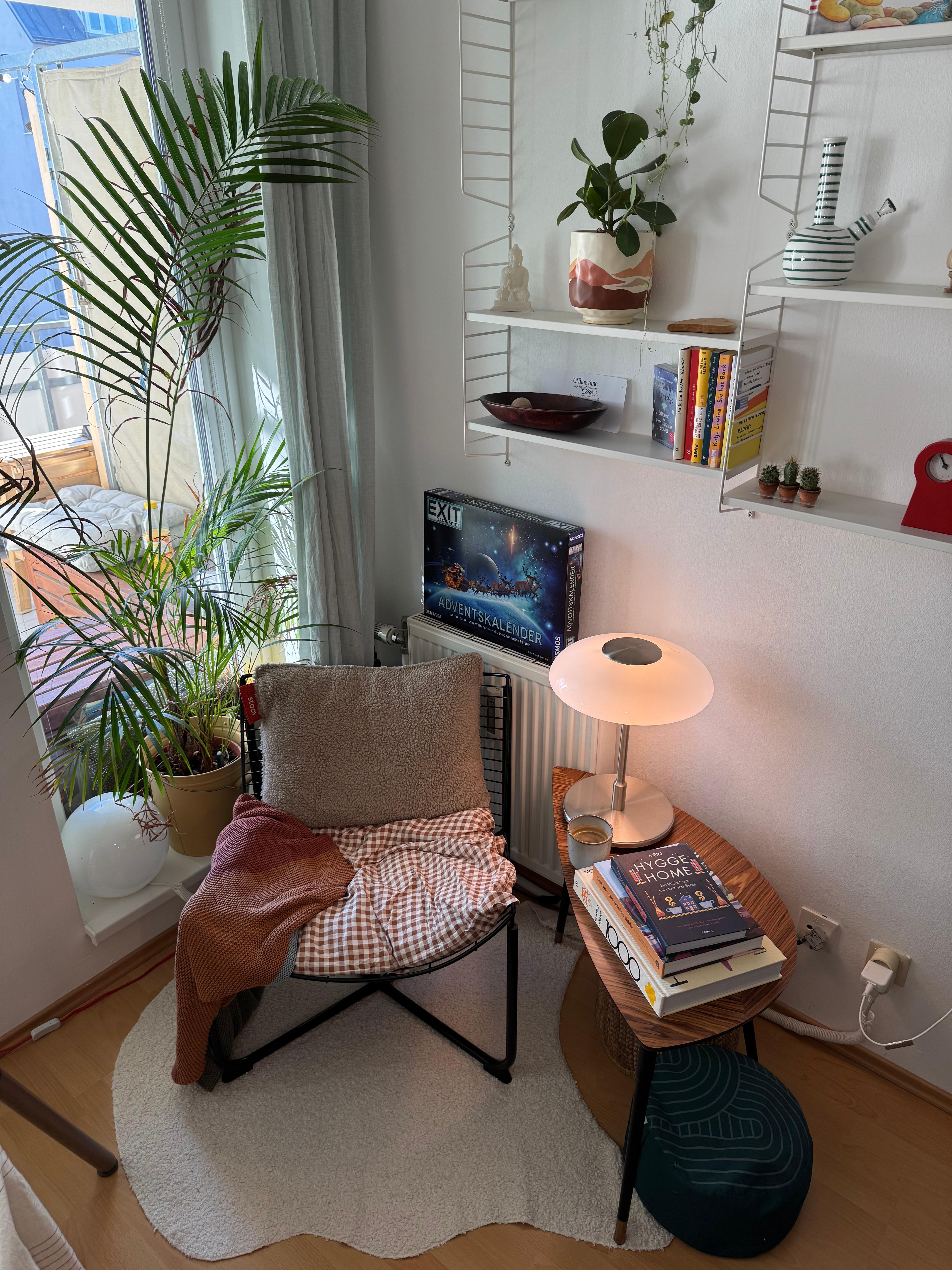 Cozy Leseecke im Tinyloft.
#kleinewohnung #tinyloft #großwohnenaufkleinemraum