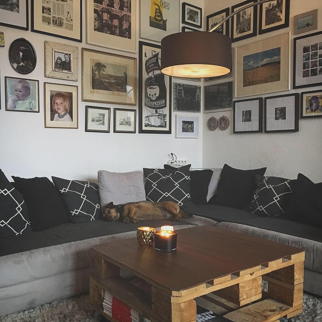 cozy: #livingroom #gallerywall #palettenmöbel