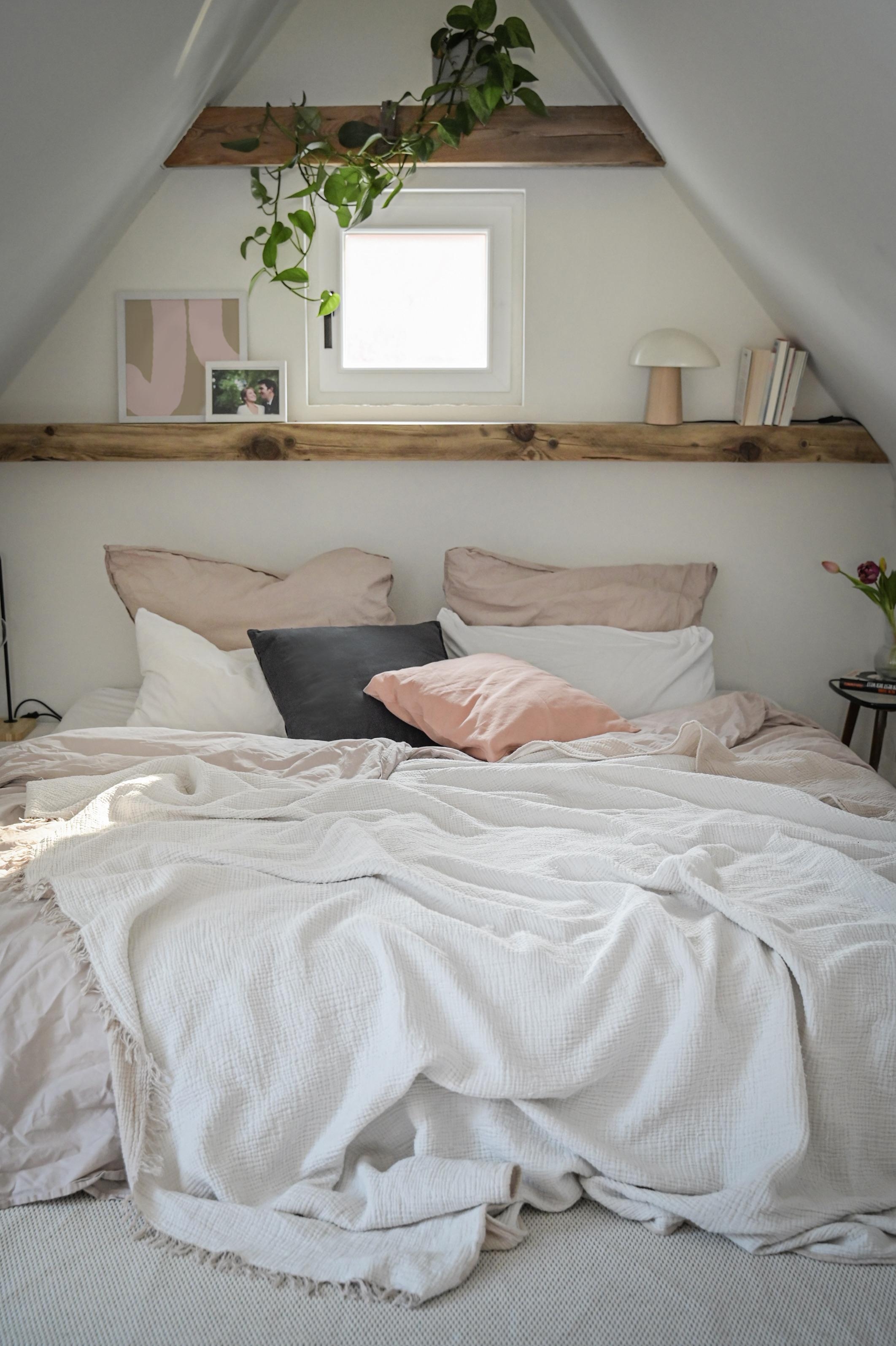 #cozy #schlafzimmer mit Dachschrägen #bedroombliss #dachboden