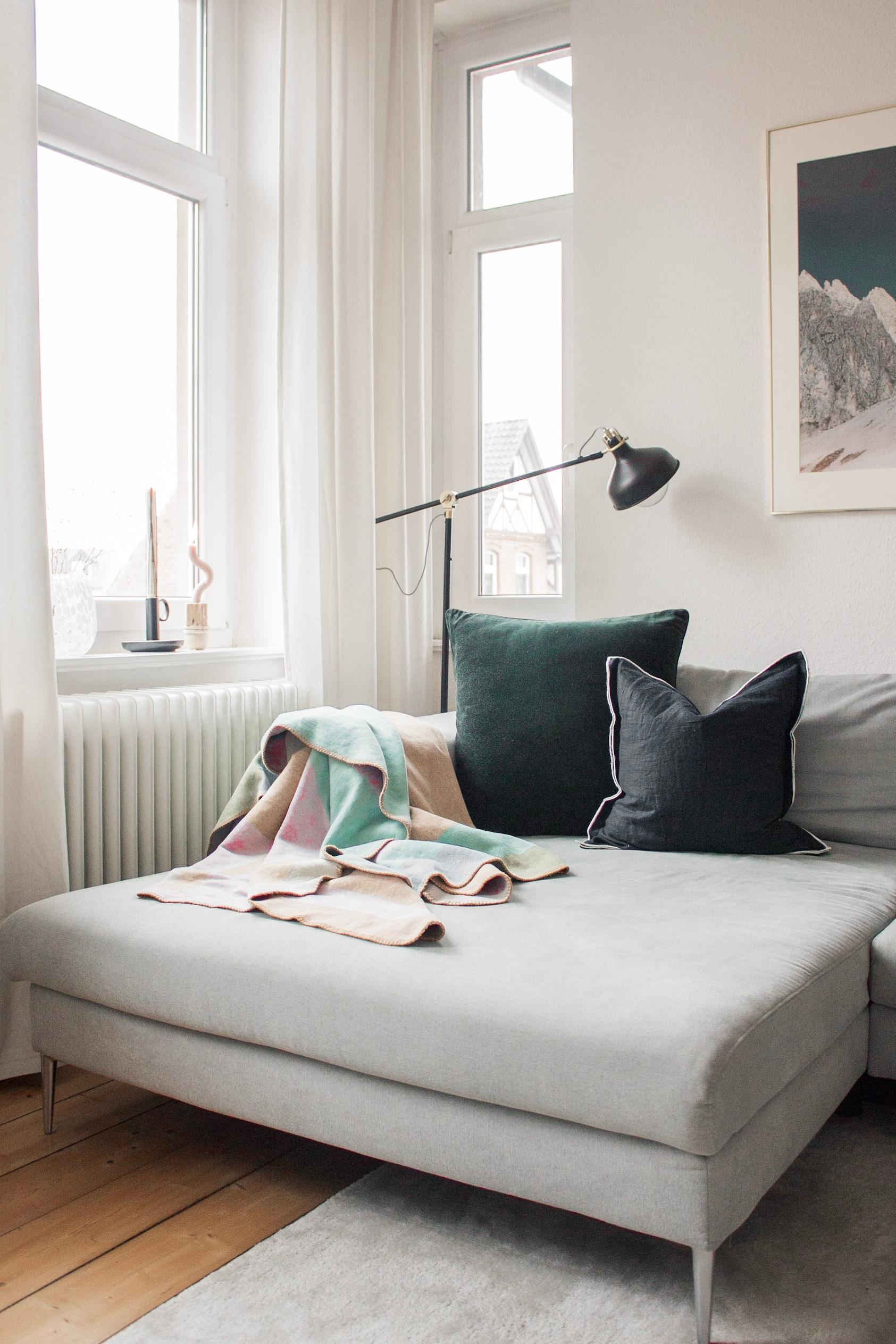 #cozycorner #cozycouch #couchstyling #livingroom #wohnzimmer #wohnzimmerecke #altbauliebe #altbauwohnung