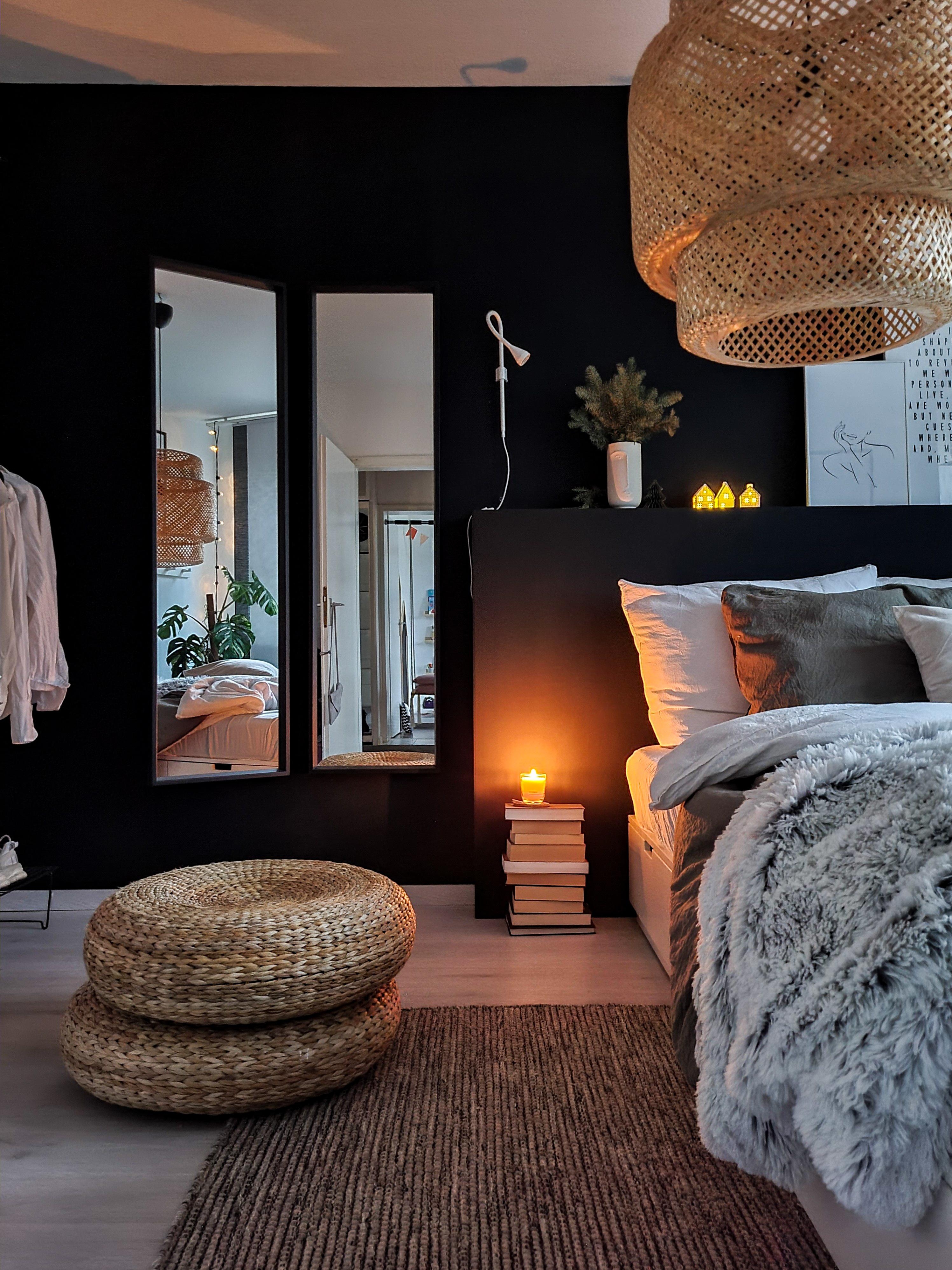 Cozyness ✨️
#bedroom #kerzenlicht #kerzenschein #lichthäuser #hygge #spiegel #blackwall