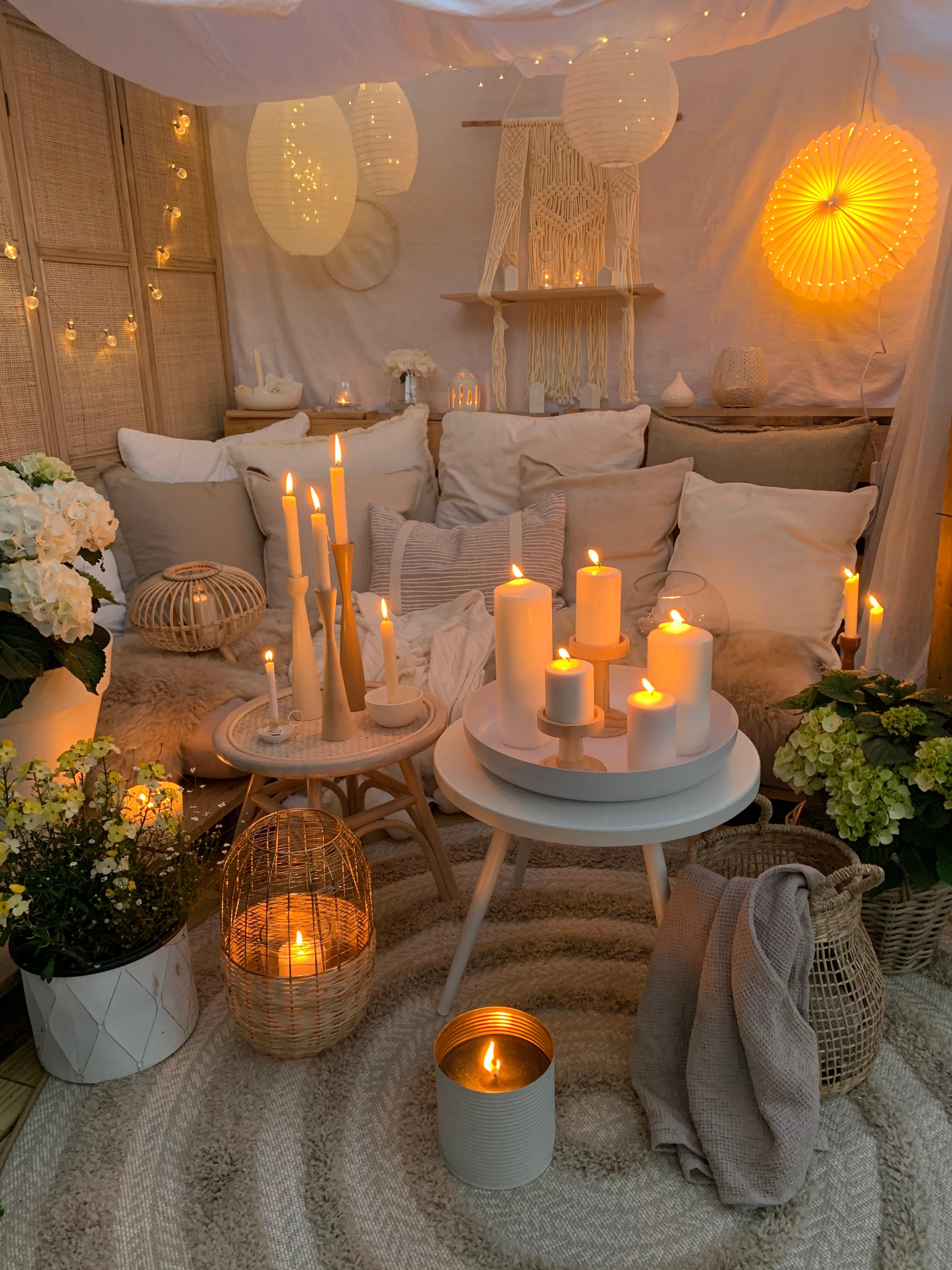 #cozy#outdoor#terrasse#deko#abendstimmung#sommernacht#balkondeko#lichtermeer#bohostyle#couchstyle#boho