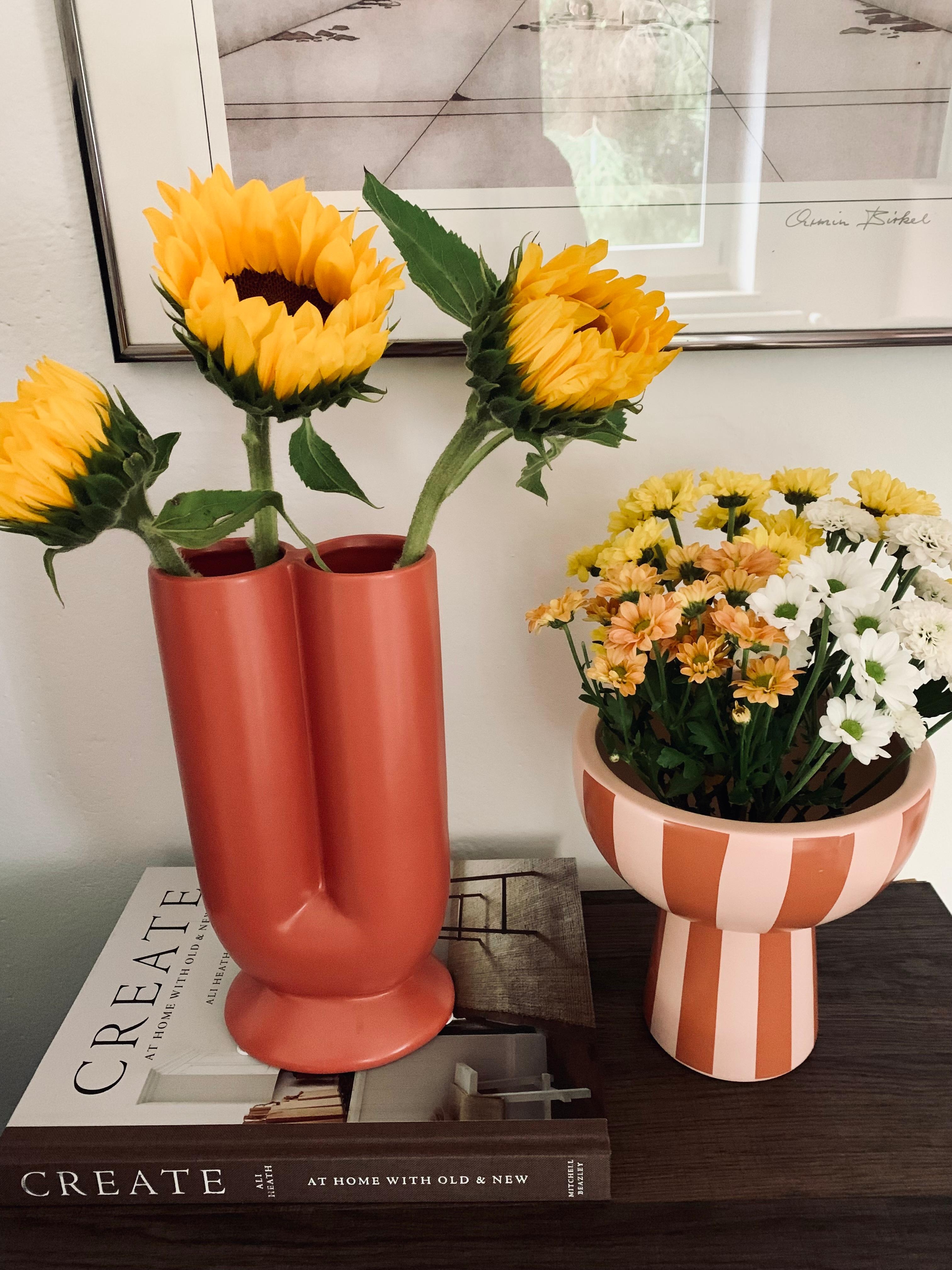 Create Happy Monday 🌻
#freshflowers #sideboard #coffeetablebook