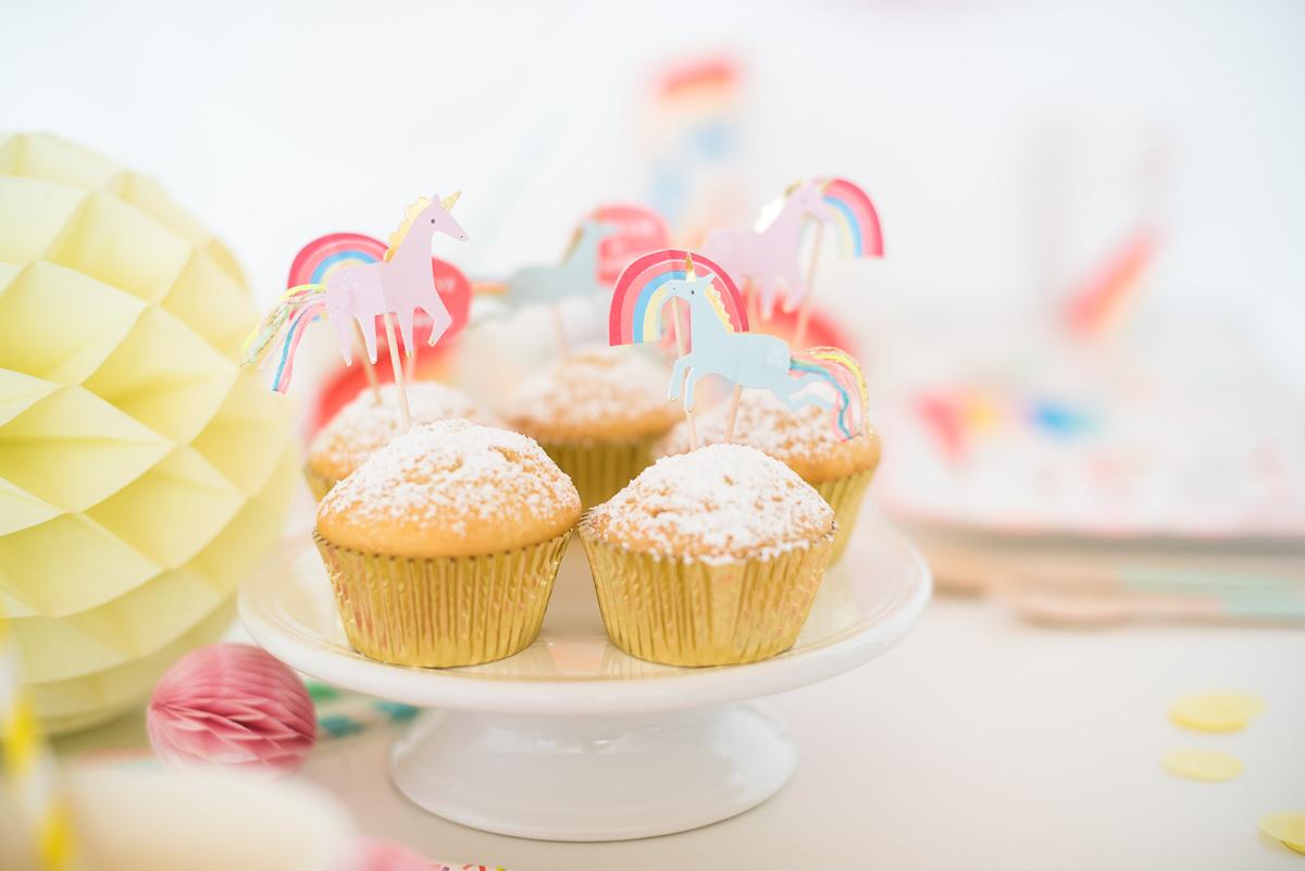 Cupcake Topper mit Einhorn und Regenbogen #tischdeko #einhorn #geburtstagsdeko ©Fräulein K sagt ja