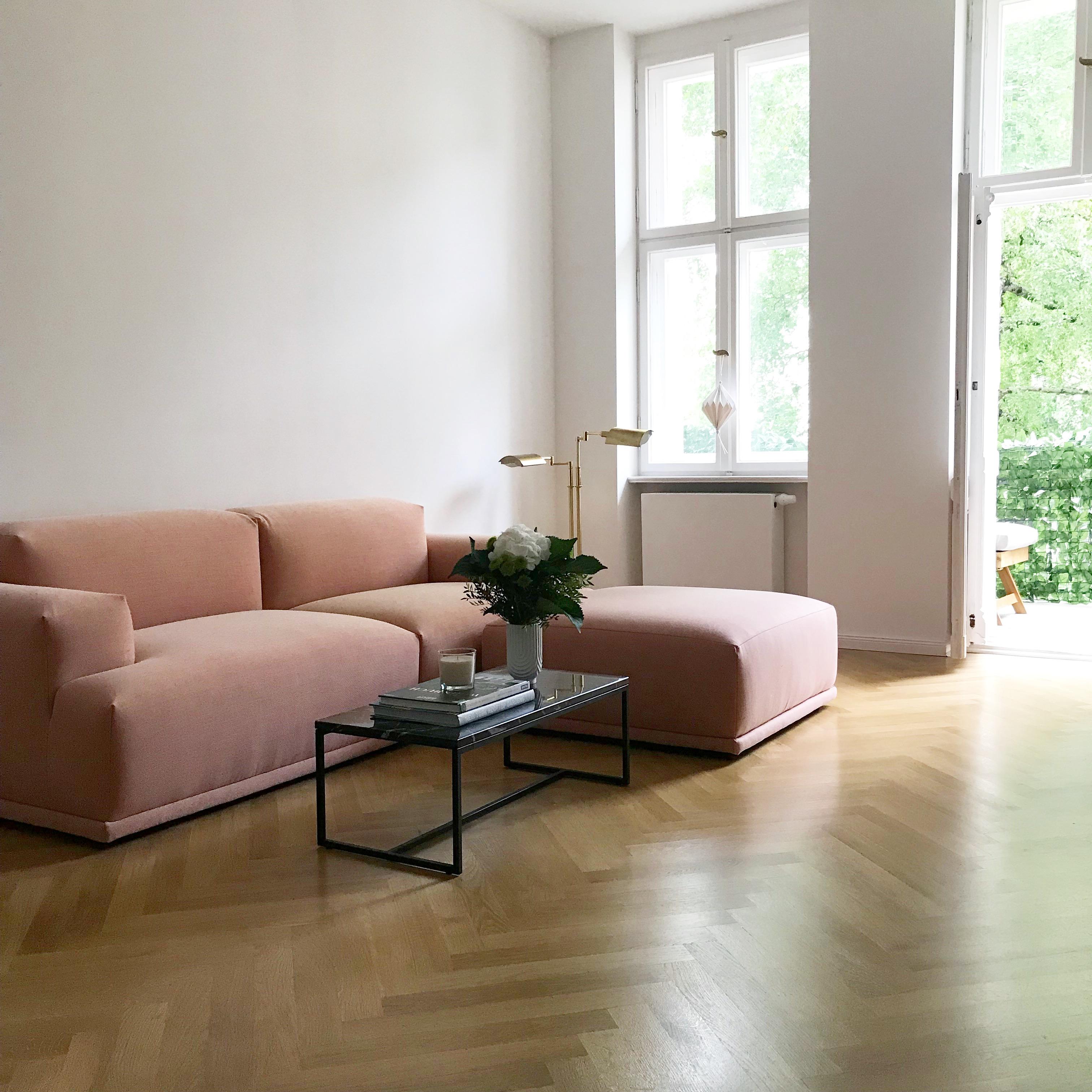Da ist sie endlich. Die allerschönste Couch der Welt! Dominique 
#muuto #rosa #wohnzimmer