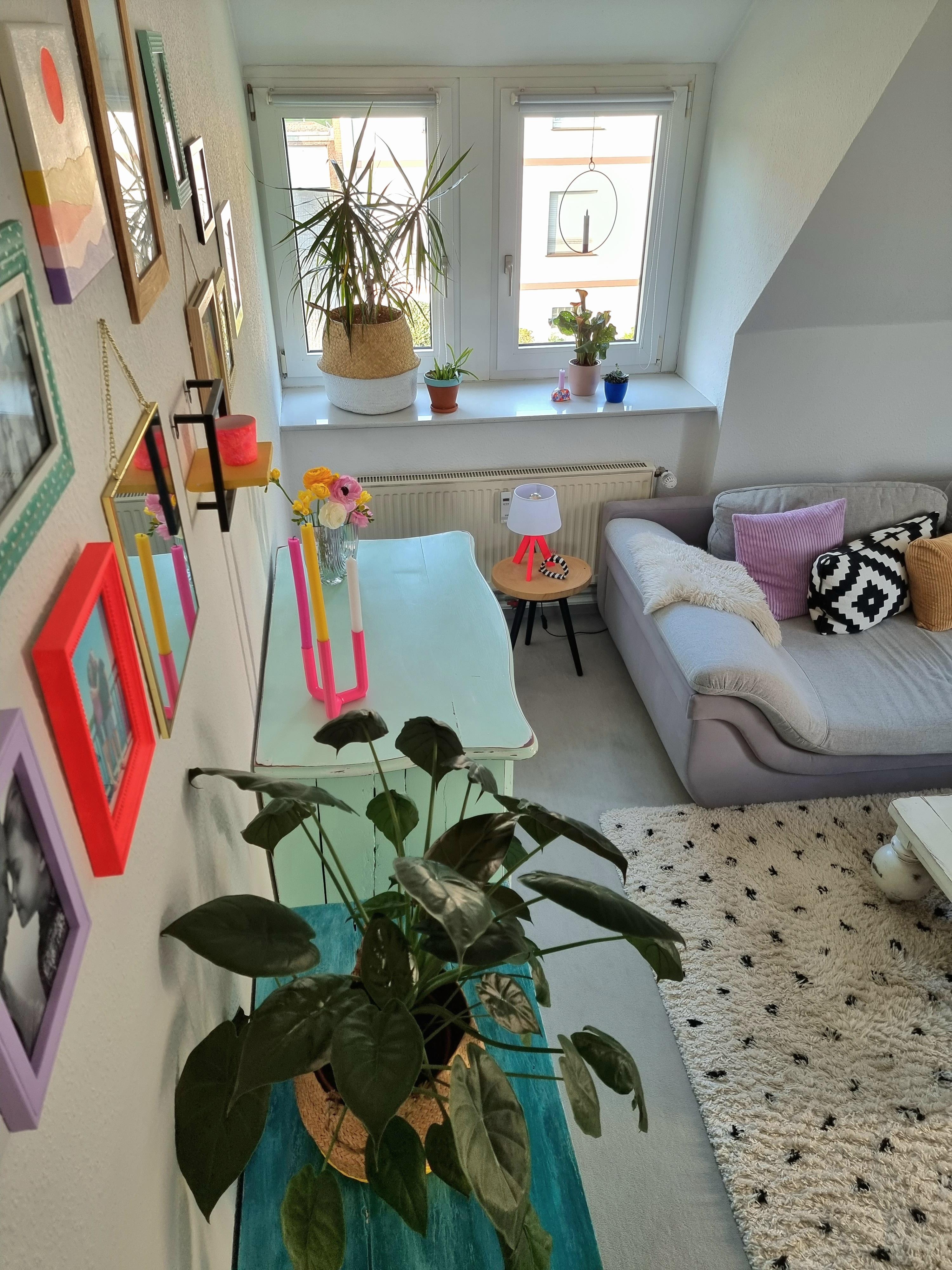 #dachschräge im #wohnzimmer kann auch #gemütlich sein👌 #colorfulhome #cozy #upcycling mit #farbe 🌈 #greenliving 🌿