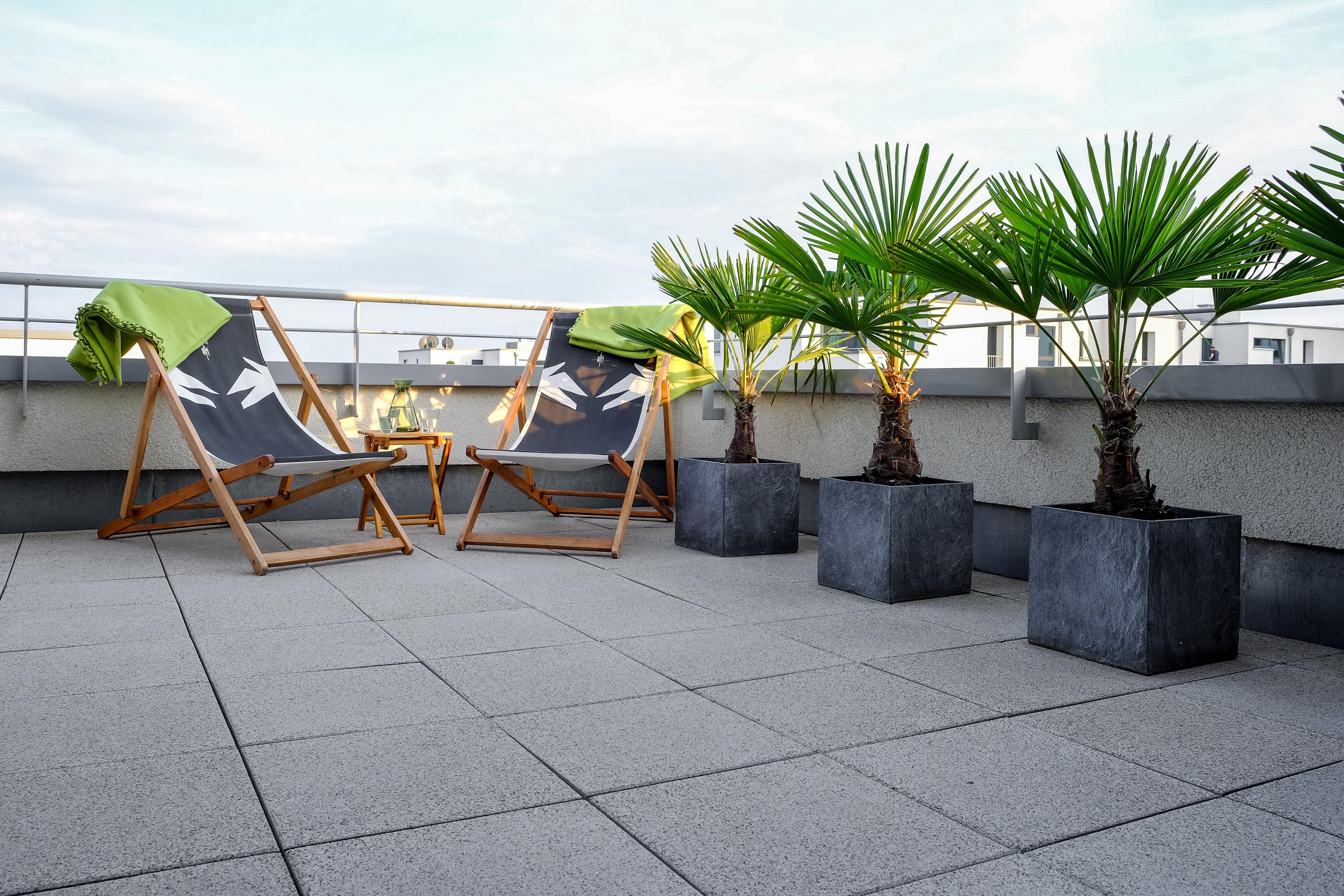 Dachterrasse mit Afri Cola-Liegestühlen #dachterrasse ©EXTRVIEL office & home design