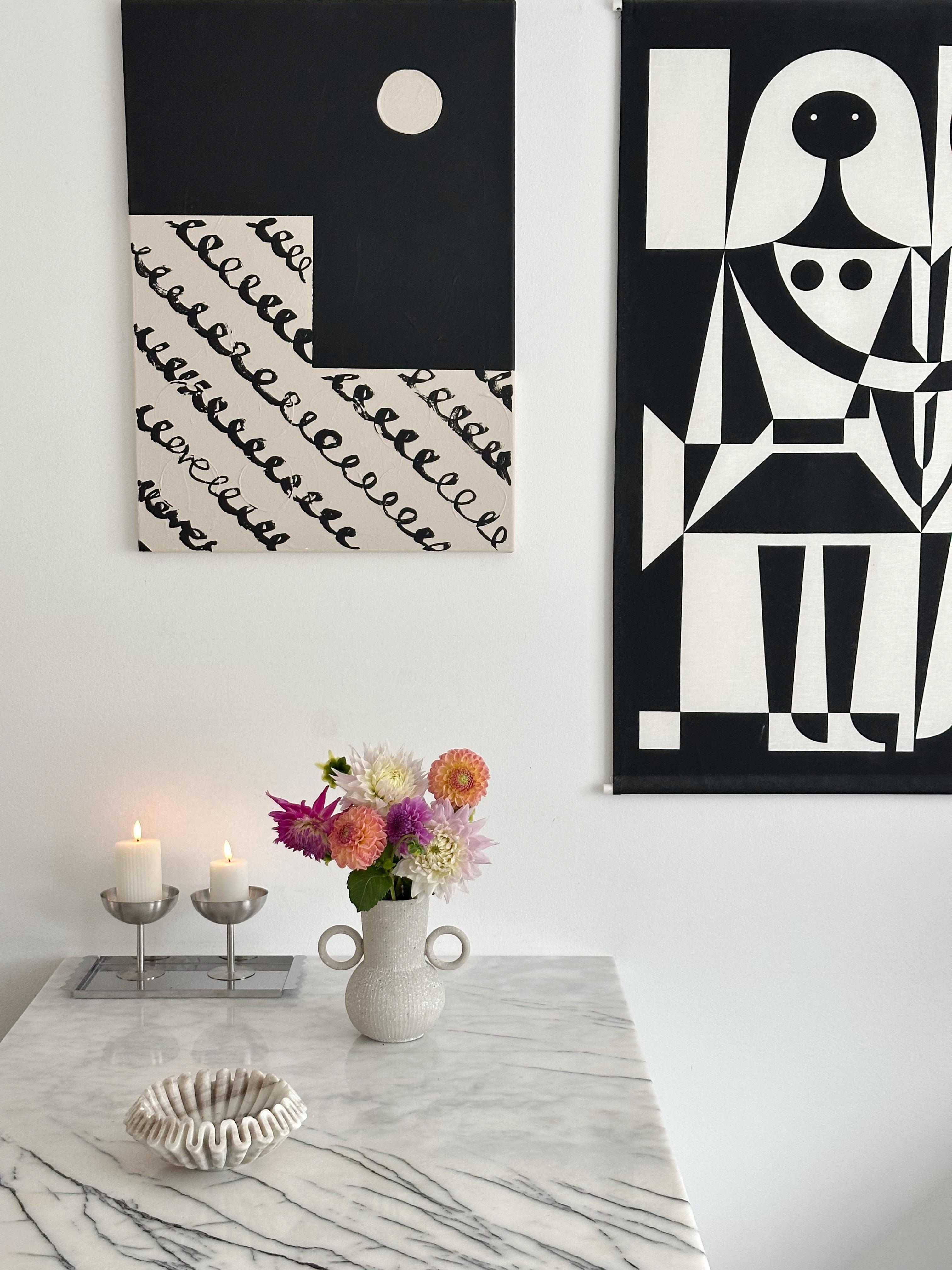 Dahlien in DiY Vase😍💐 #deko #diyvase #blumendeko #wanddeko #inspiration #wohnen #dekoliebe 